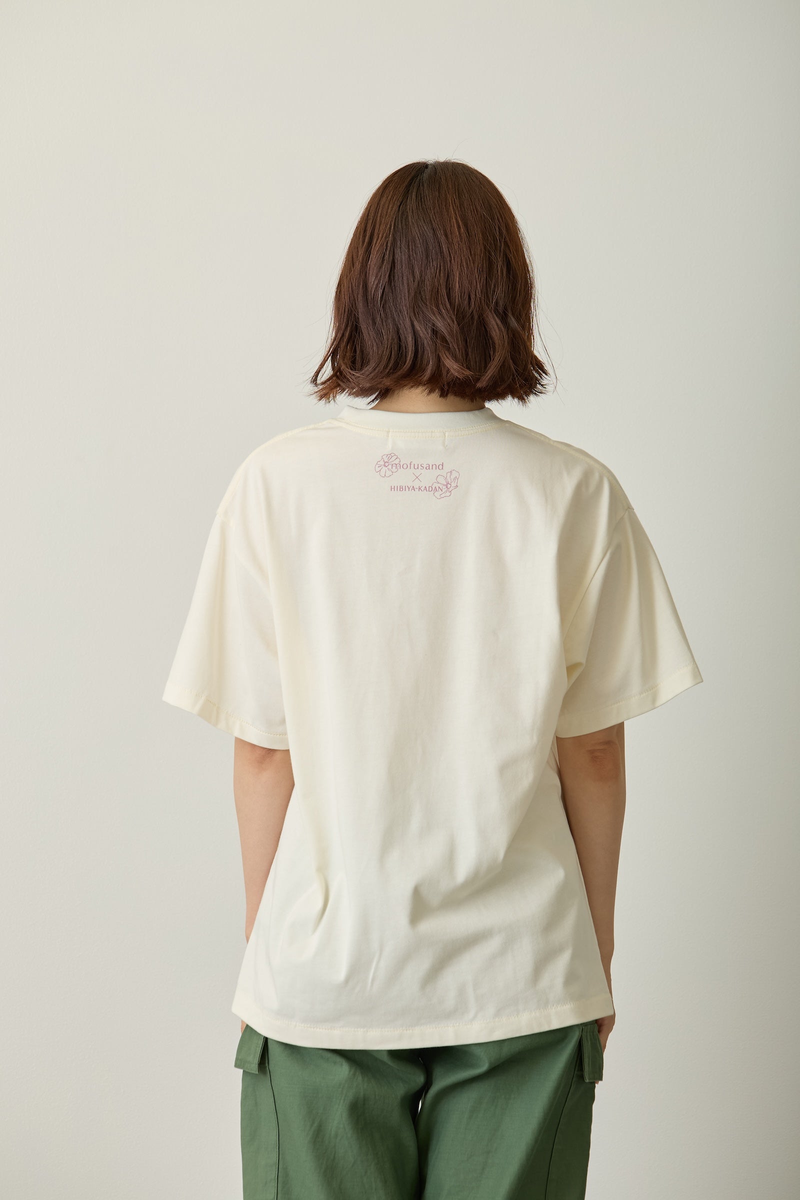 mofusand×日比谷花壇 Tシャツ コスモス オフホワイト