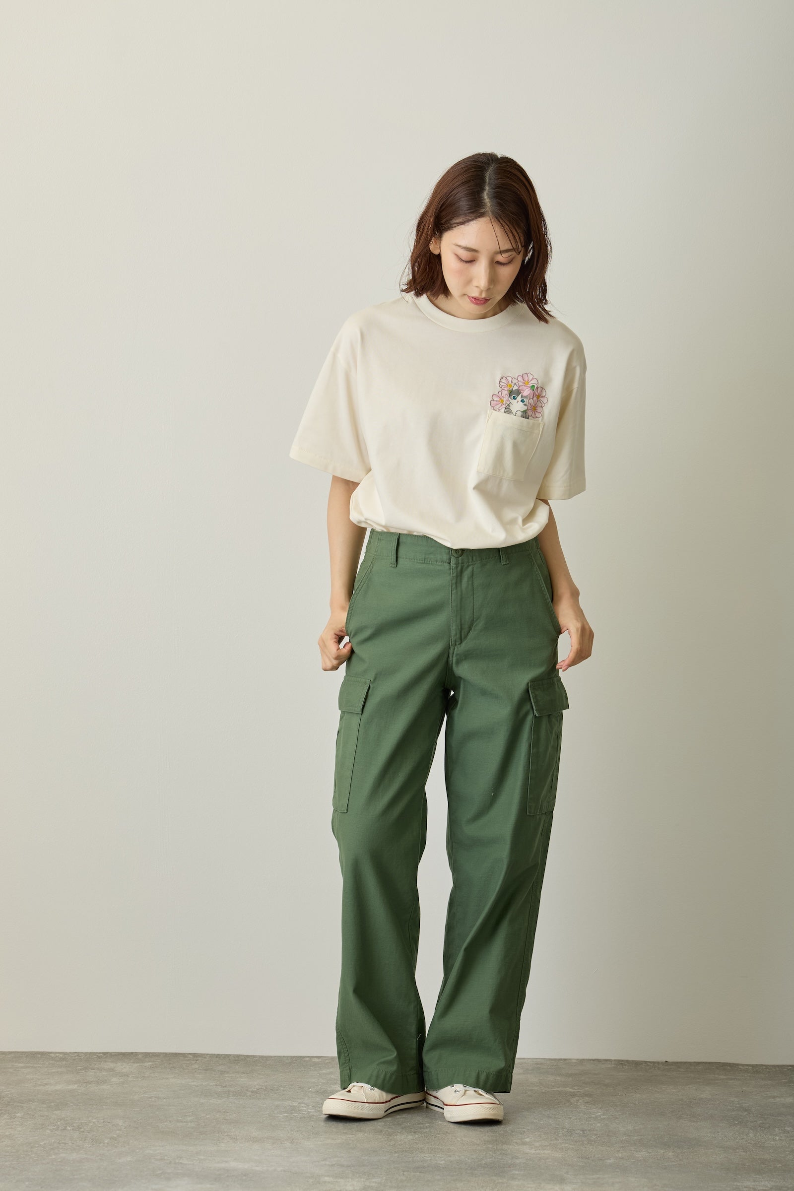 mofusand×日比谷花壇 Tシャツ コスモス オフホワイト