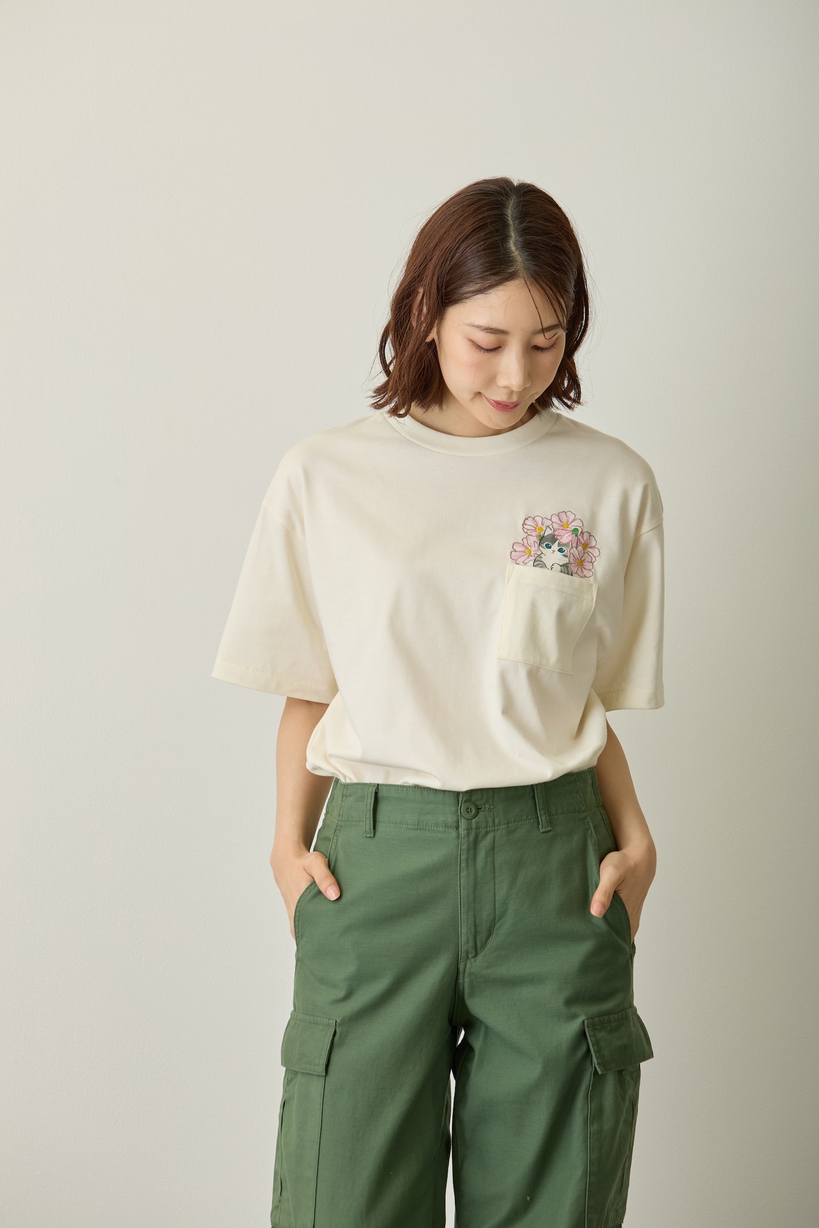 mofusand×日比谷花壇 Tシャツ コスモス オフホワイト