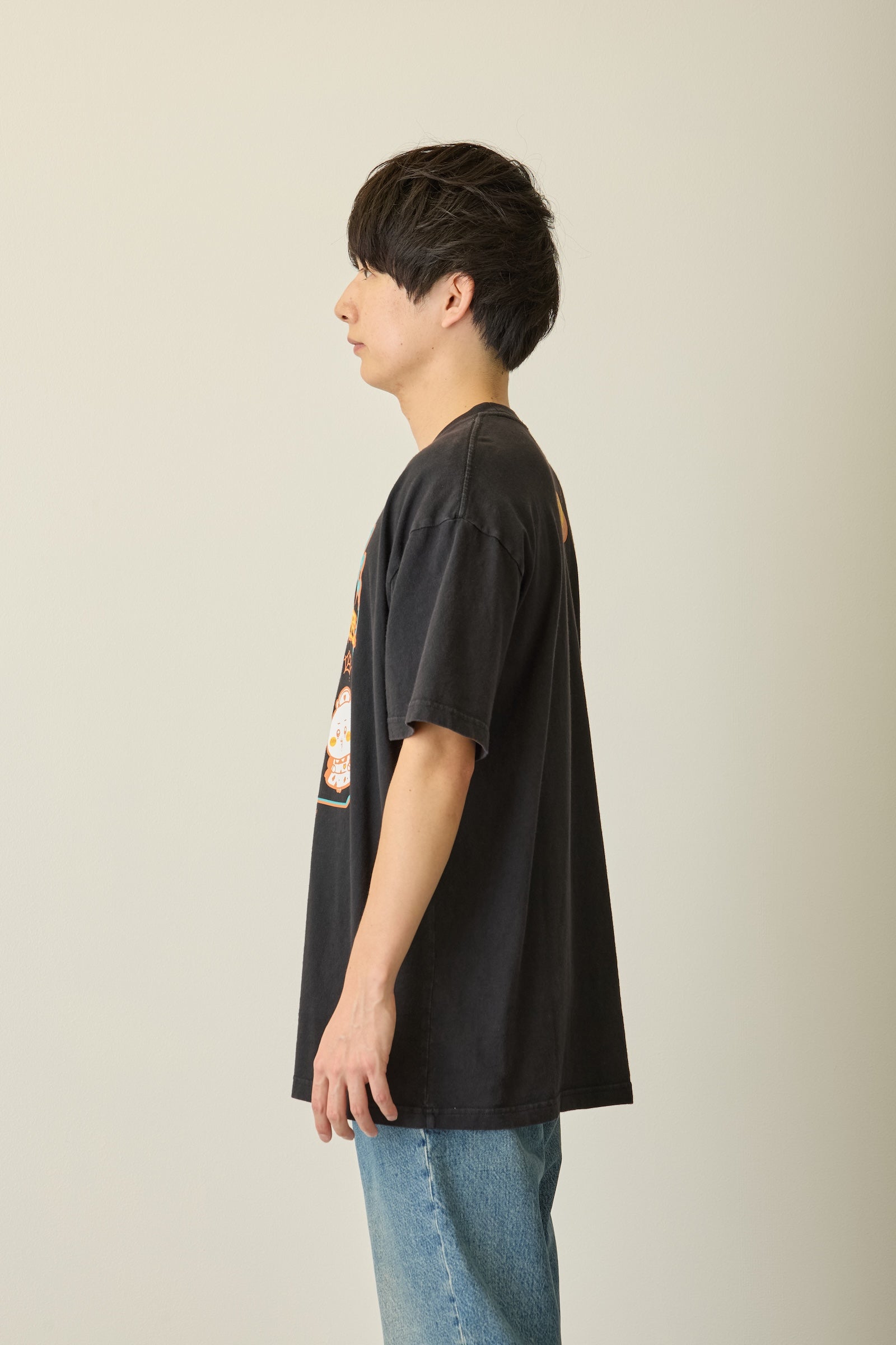 【先行販売】ちいかわ 発泡プリントTシャツ OPERATION:OMURICE ブラック
