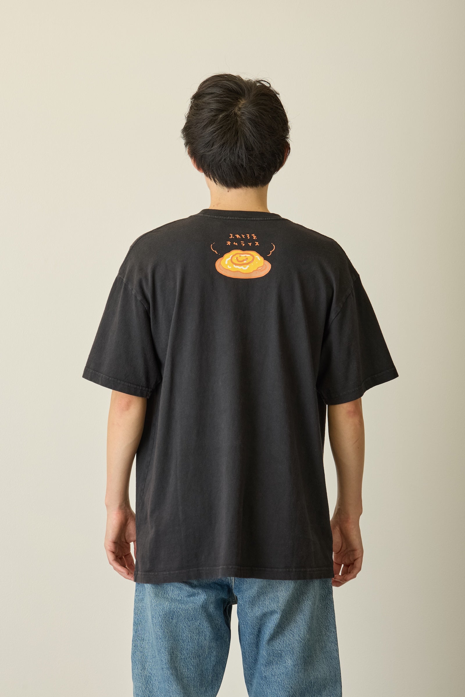 【先行販売】ちいかわ 発泡プリントTシャツ OPERATION:OMURICE ブラック