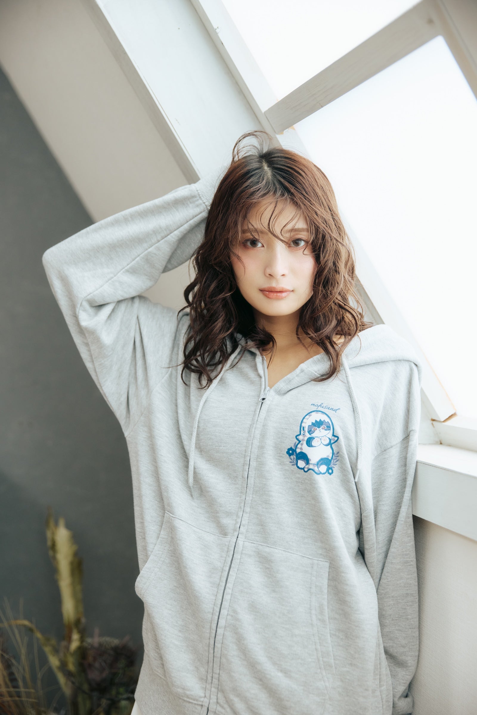 【2BUY10%OFF対象商品】mofusand ZIPパーカー カントリーチェック サメにゃん グレー