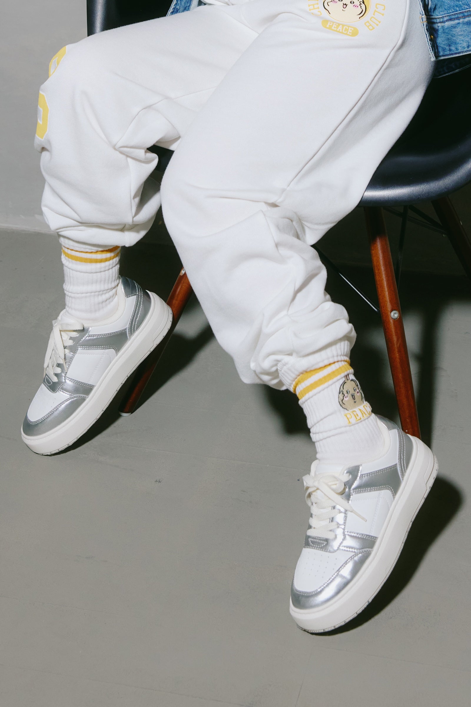 【2BUY10%OFF対象商品】ちいかわ ソックス ピース うさぎ ホワイト 23-25cm