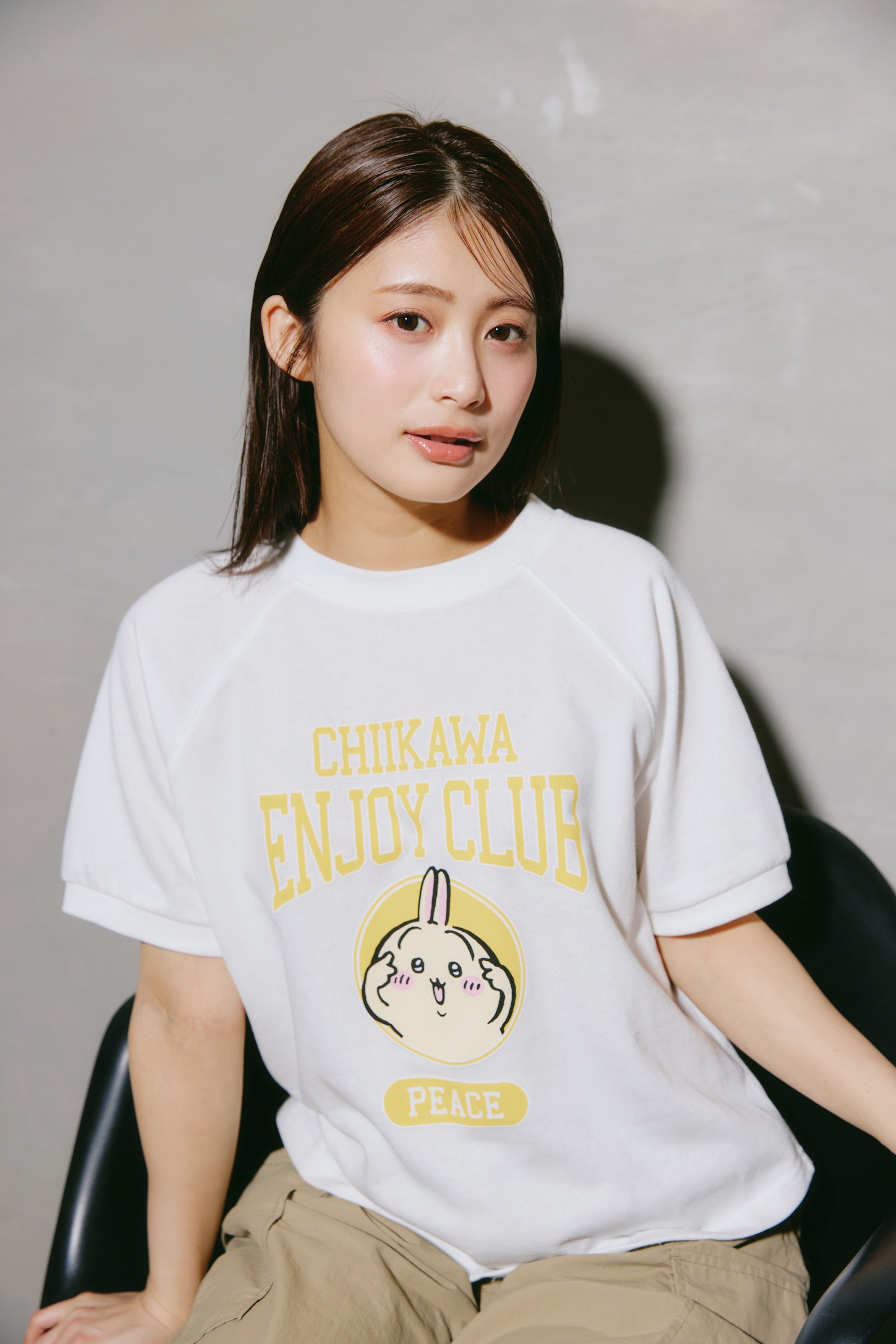 【2BUY10%OFF対象商品】ちいかわ Tシャツ ピース うさぎ ホワイト
