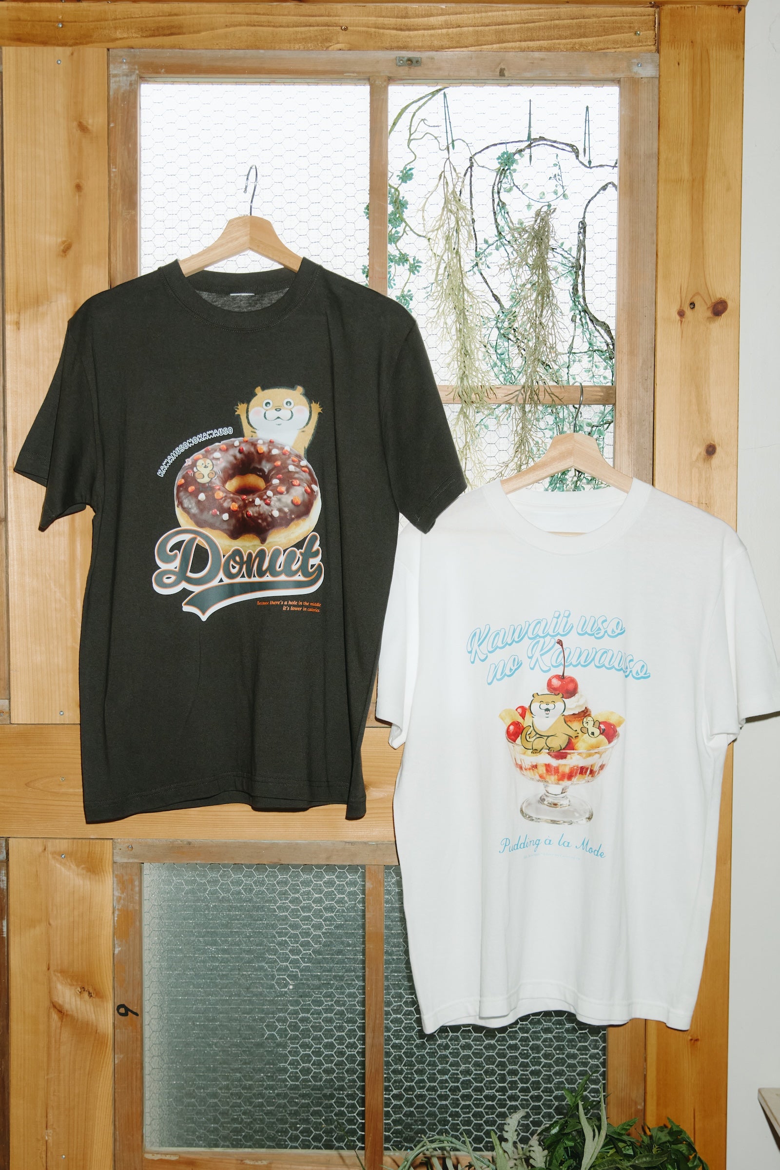 可愛い嘘のカワウソ Tシャツ ドーナツ スミ