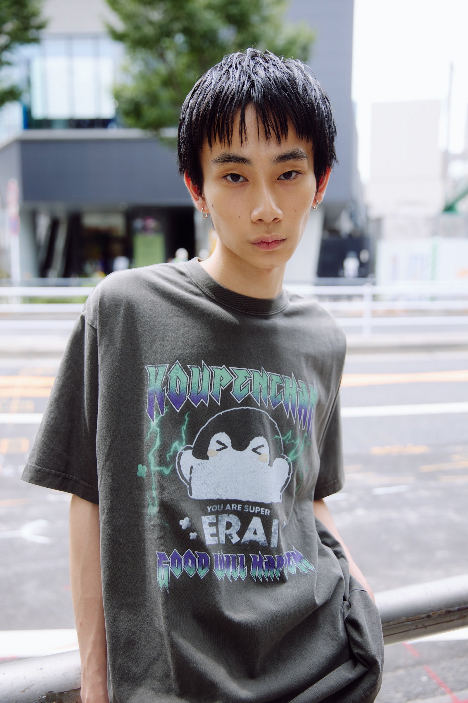 【7月中旬以降お届け】コウペンちゃん Tシャツ ROCKなKOUPENCHAN スミ