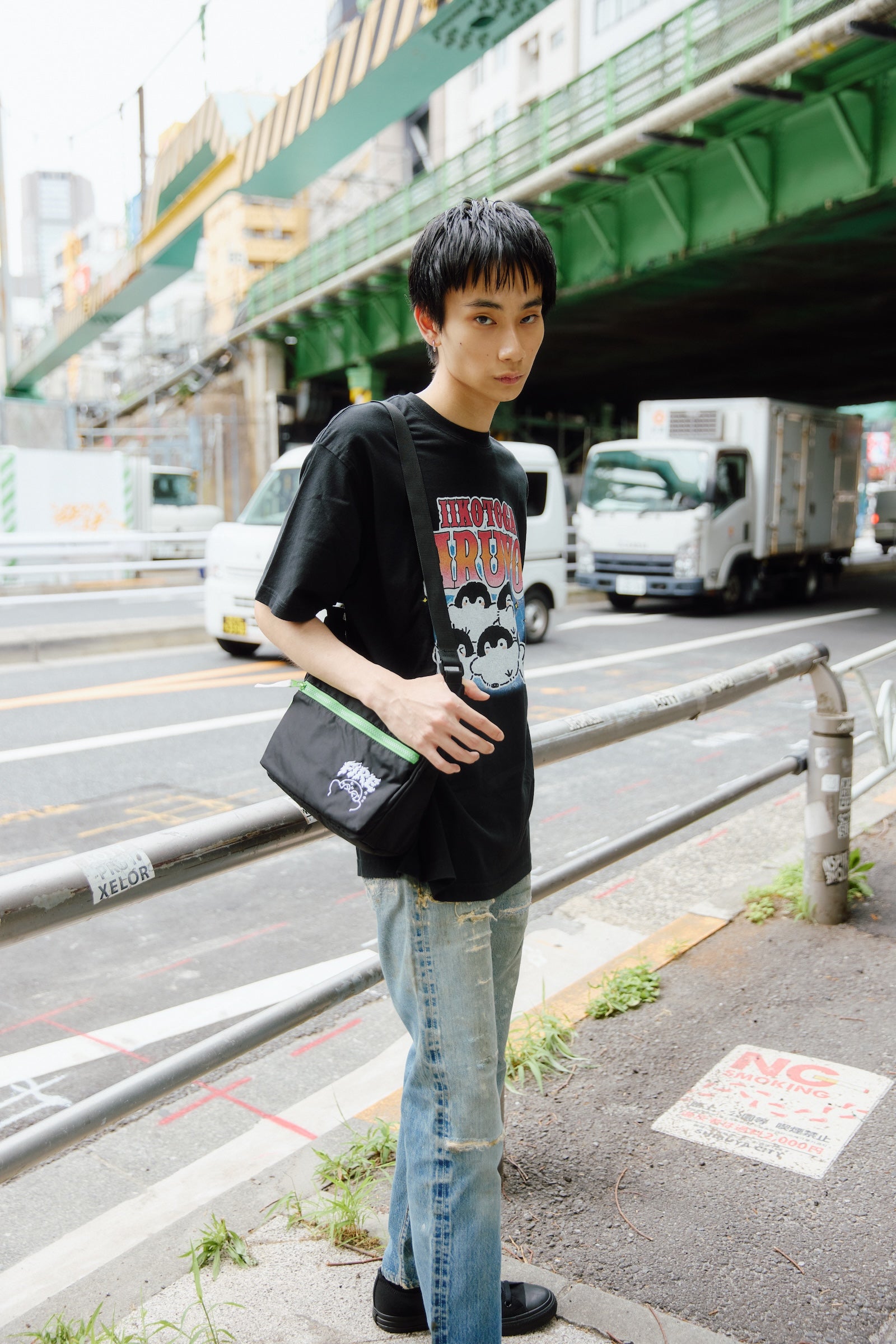 【7月中旬以降お届け】コウペンちゃん Tシャツ IIKOTOGA ARUYO ブラック