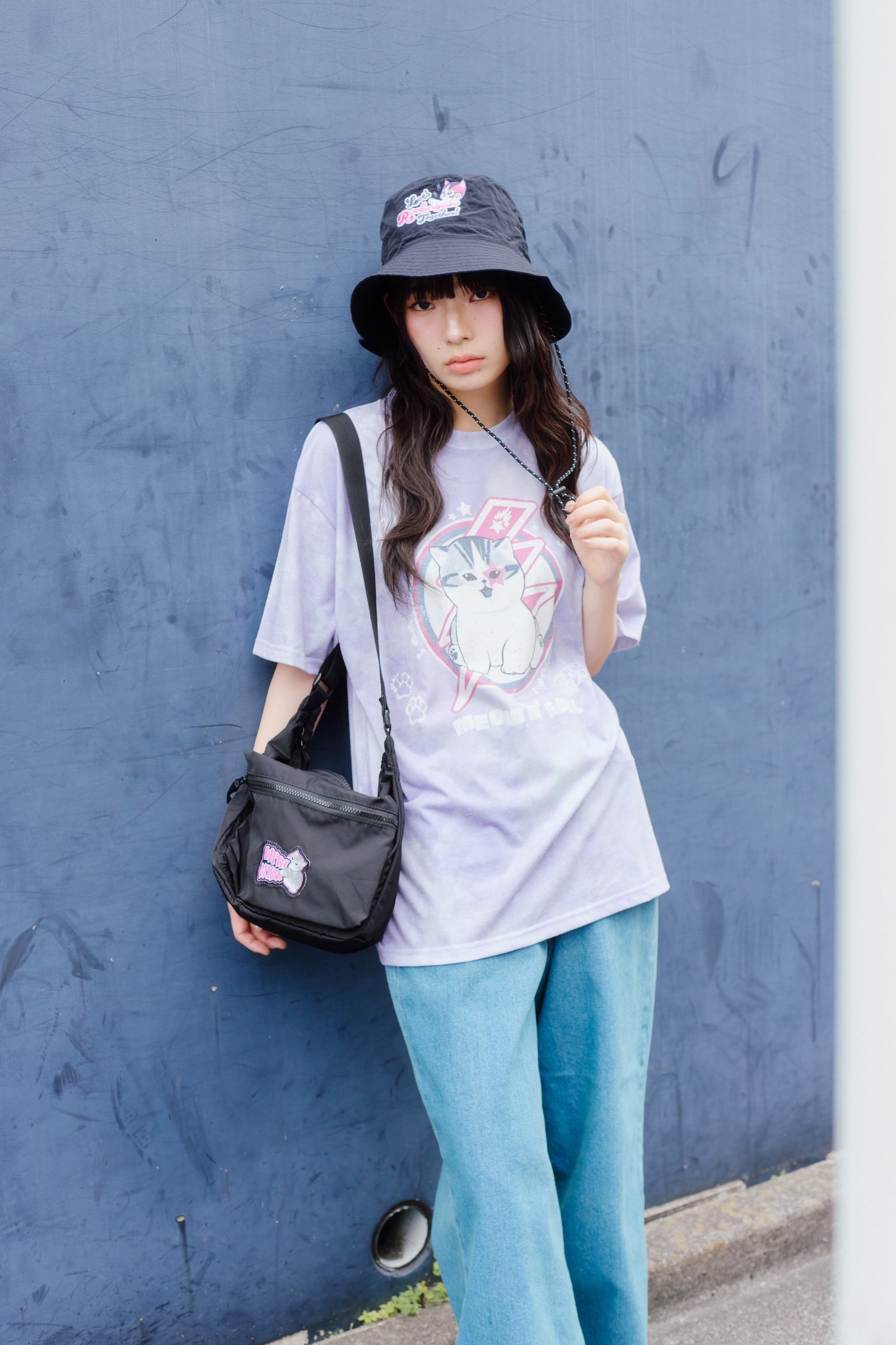 【7月中旬以降お届け】mofusand Tシャツ MEOW’N’ROLL パープル