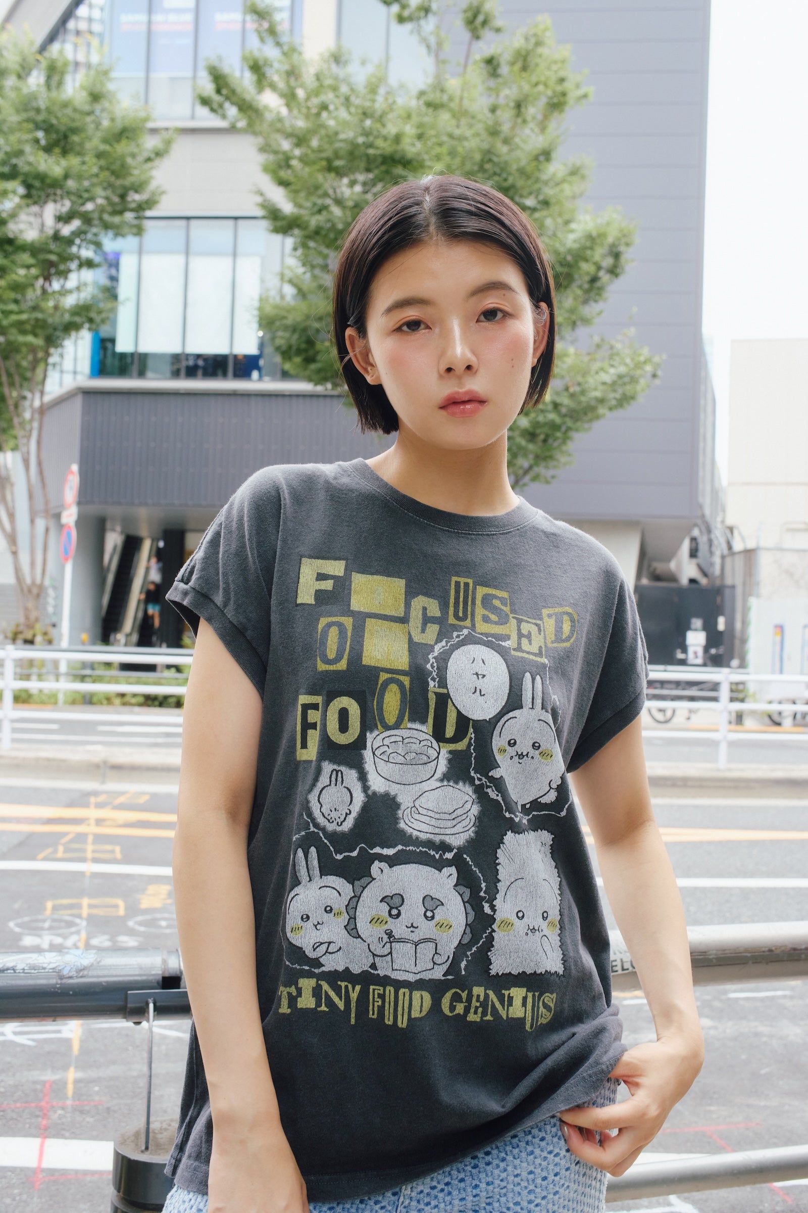 【7月中旬以降お届け】ちいかわ ワイドノースリーブ FOCUSED ON FOOD スミ