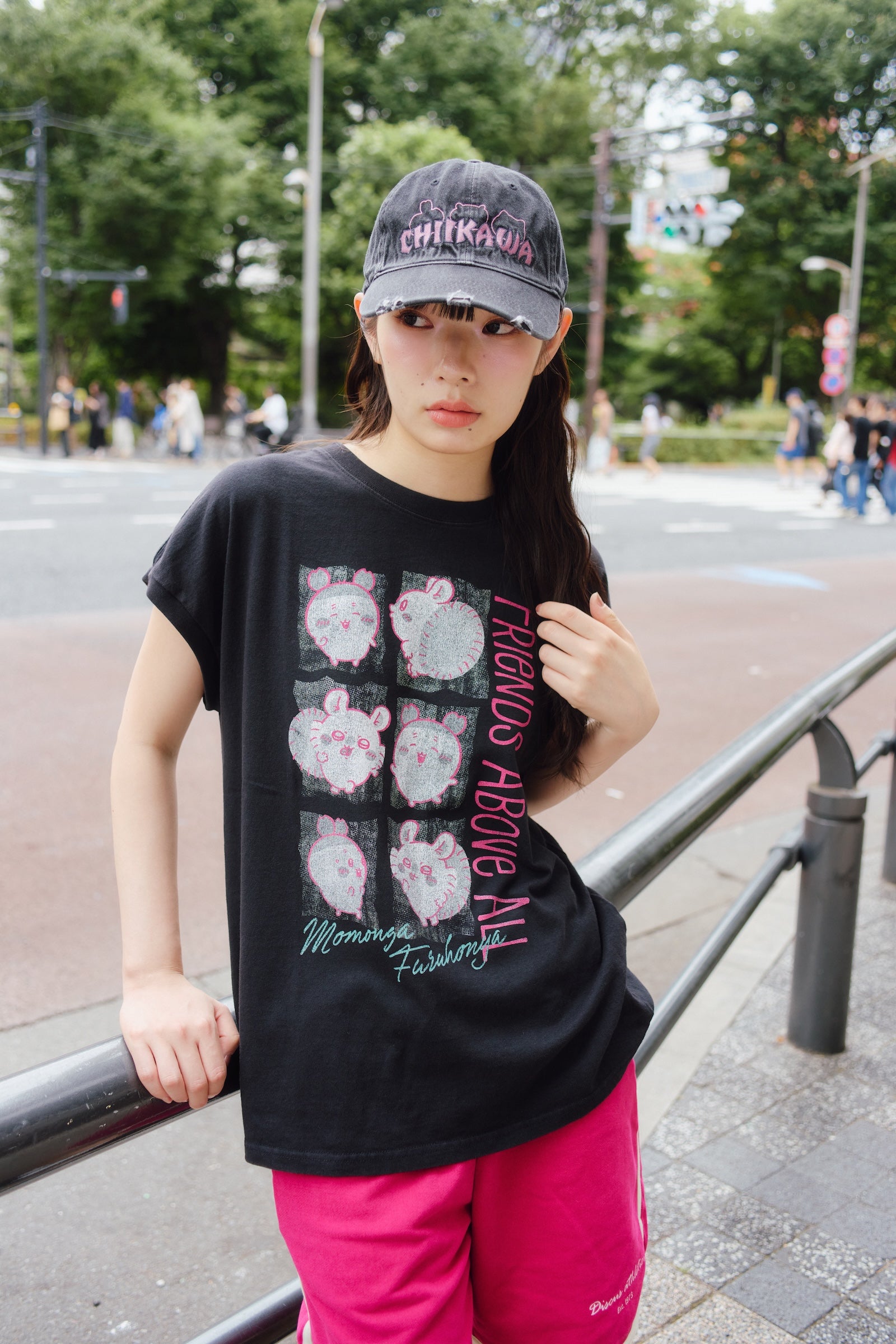【7月中旬以降お届け】ちいかわ ワイドノースリーブ RIENDS ABOVE ALL ブラック