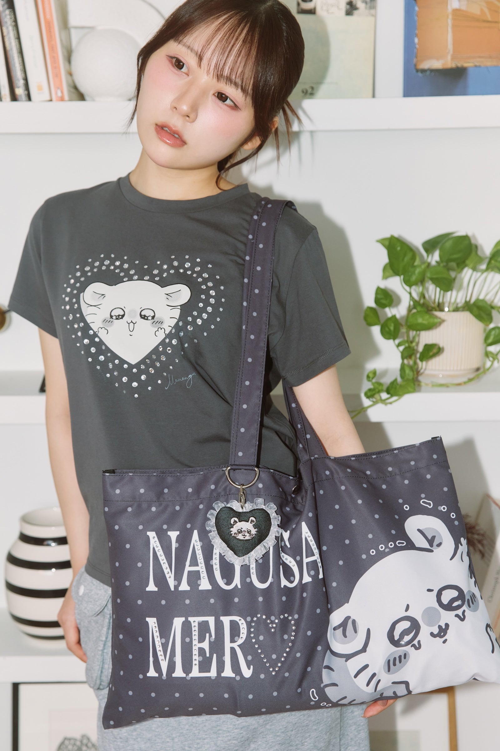 ちいかわ チャーム付きトートバッグ NAGUSAMERO(モモンガ) スミクロ ONE