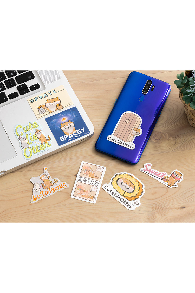 【2BUY10%OFF対象商品】可愛い嘘のカワウソ スマホに貼れるサイズのステッカー(ピクニック)