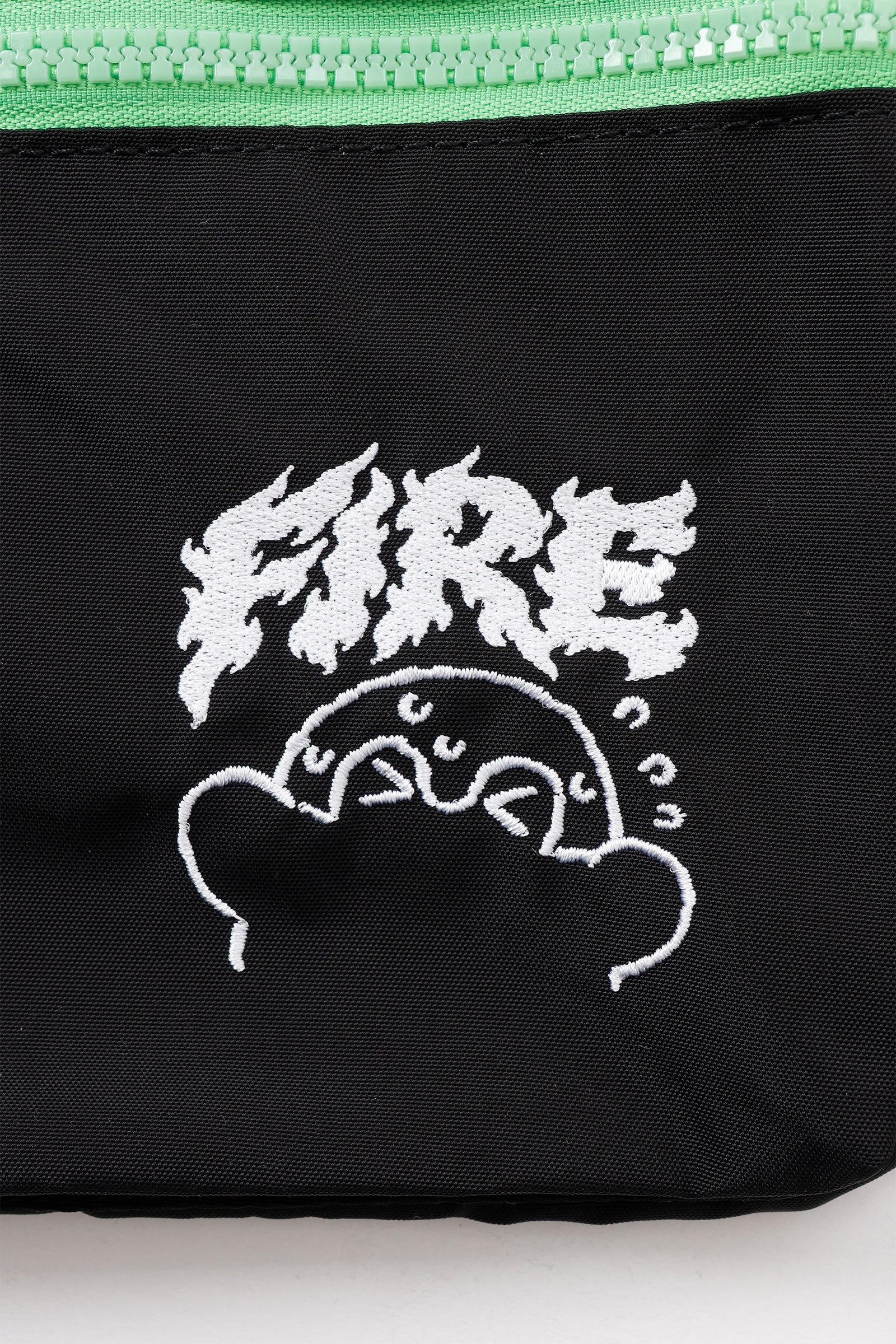 コウペンちゃん ボディーバッグ FIRE ブラック