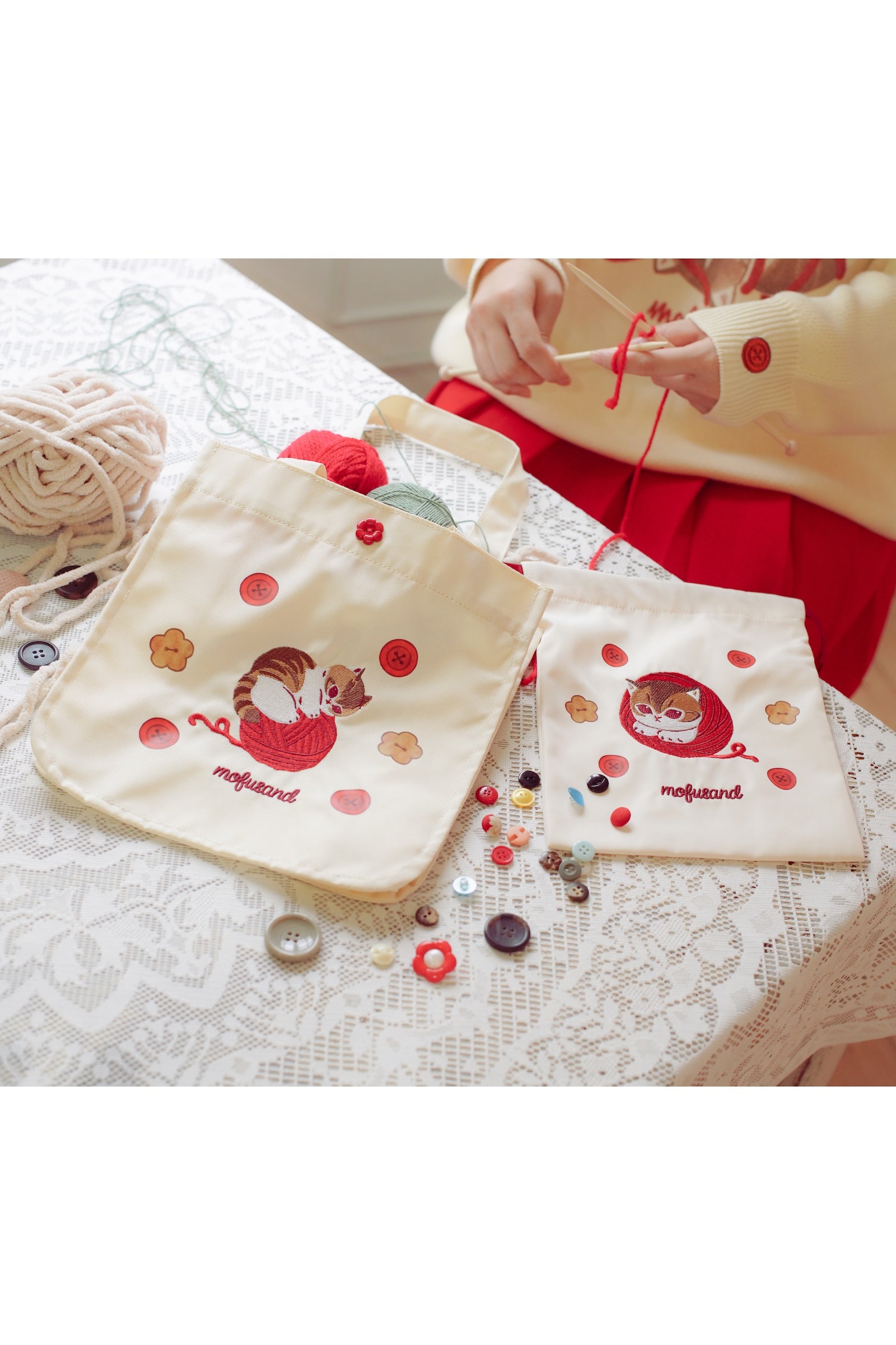 【2BUY10%OFF対象商品】mofusand 巾着 毛糸玉 すっぽりにゃん ナチュラル