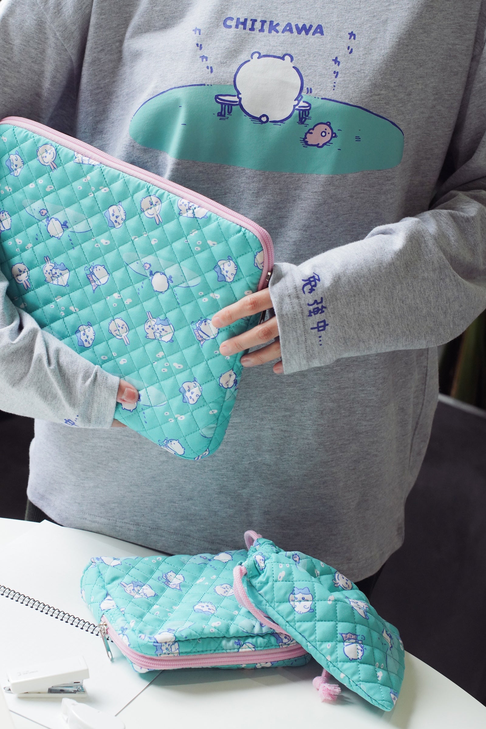 【2BUY10%OFF対象商品】ちいかわ 巾着 試験勉強 グリーン