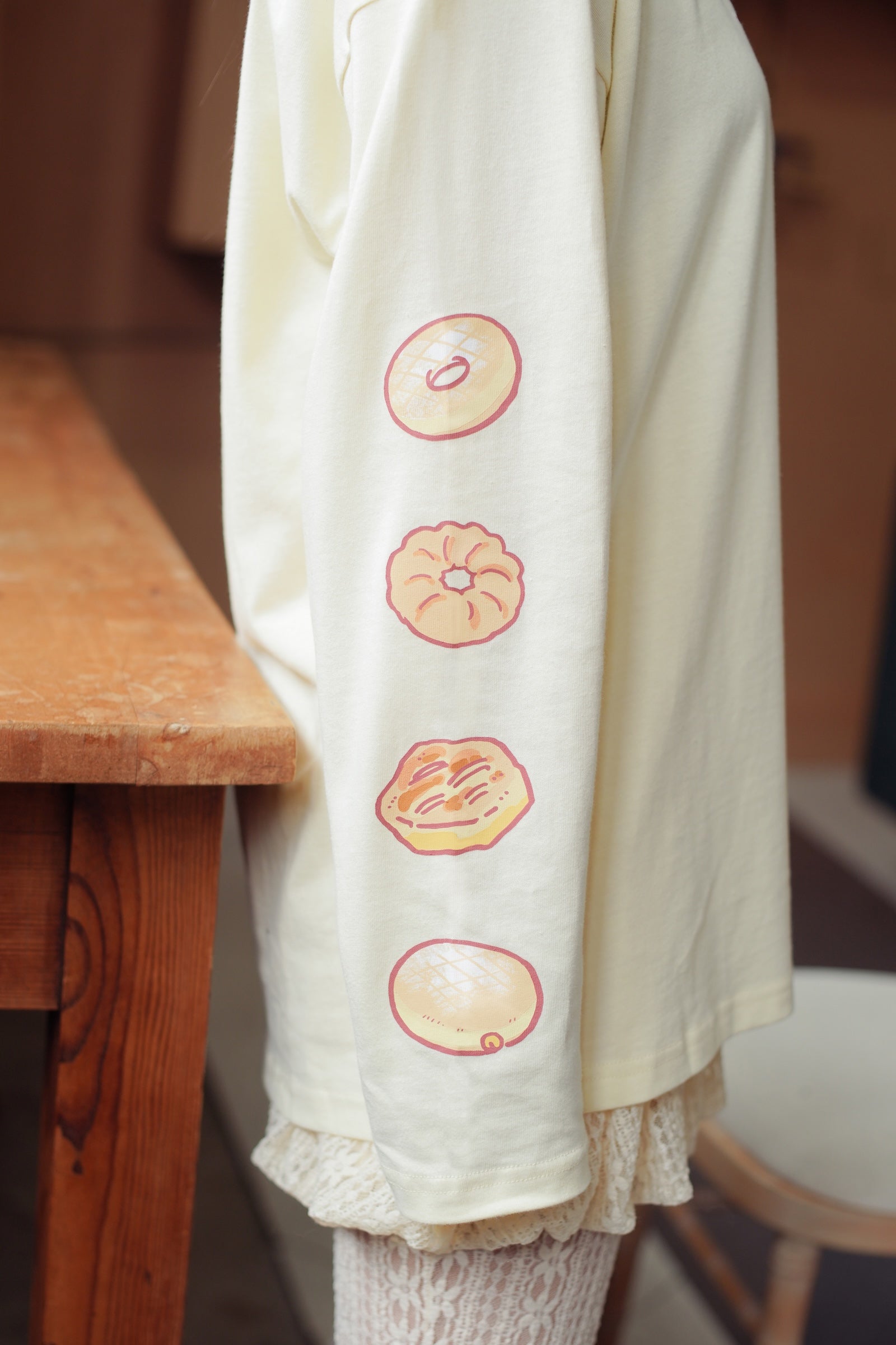 【2BUY10%OFF対象商品】ちいかわ 長袖Tシャツ ドーナッツ イエローベージュ