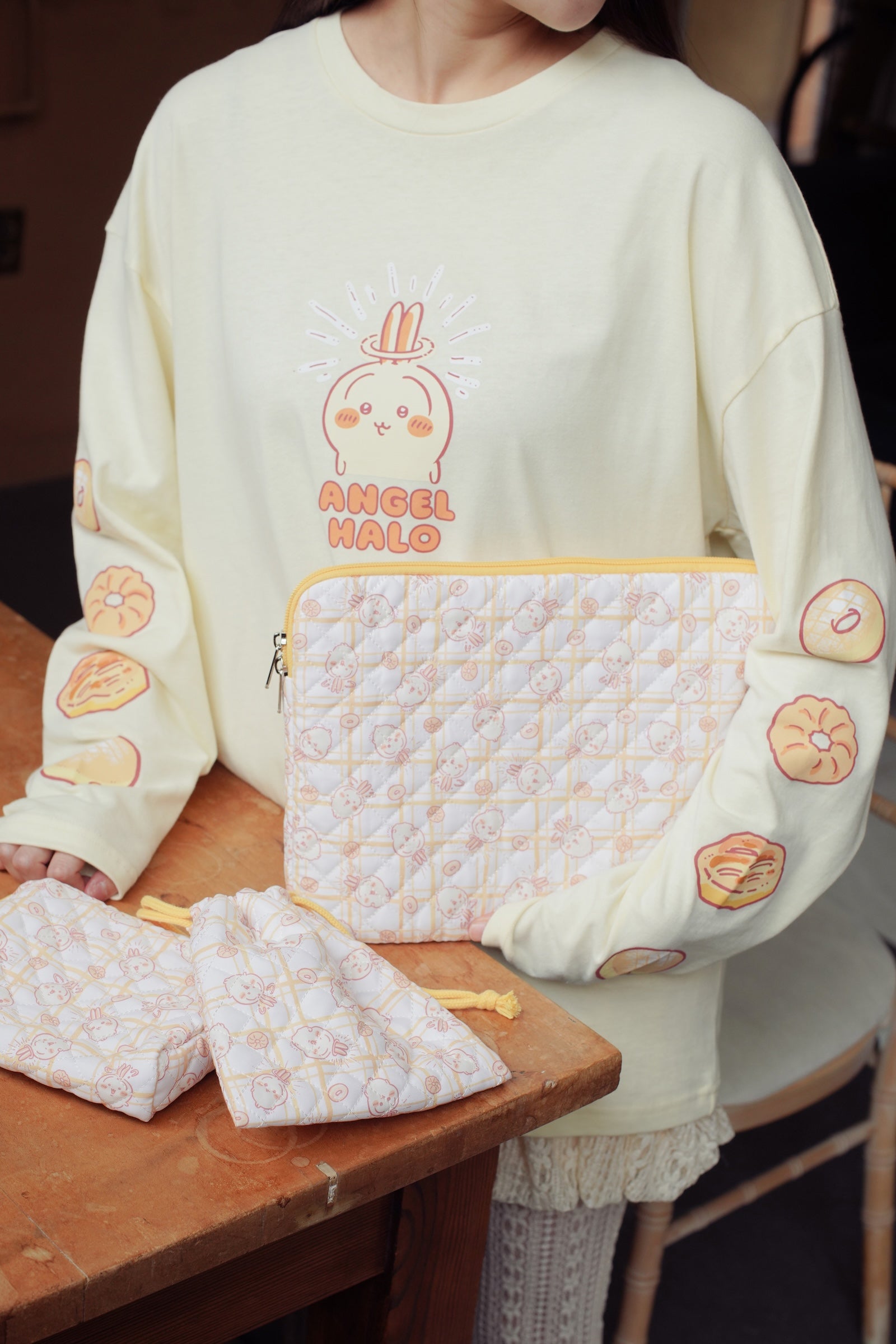 【2BUY10%OFF対象商品】ちいかわ 長袖Tシャツ ドーナッツ イエローベージュ