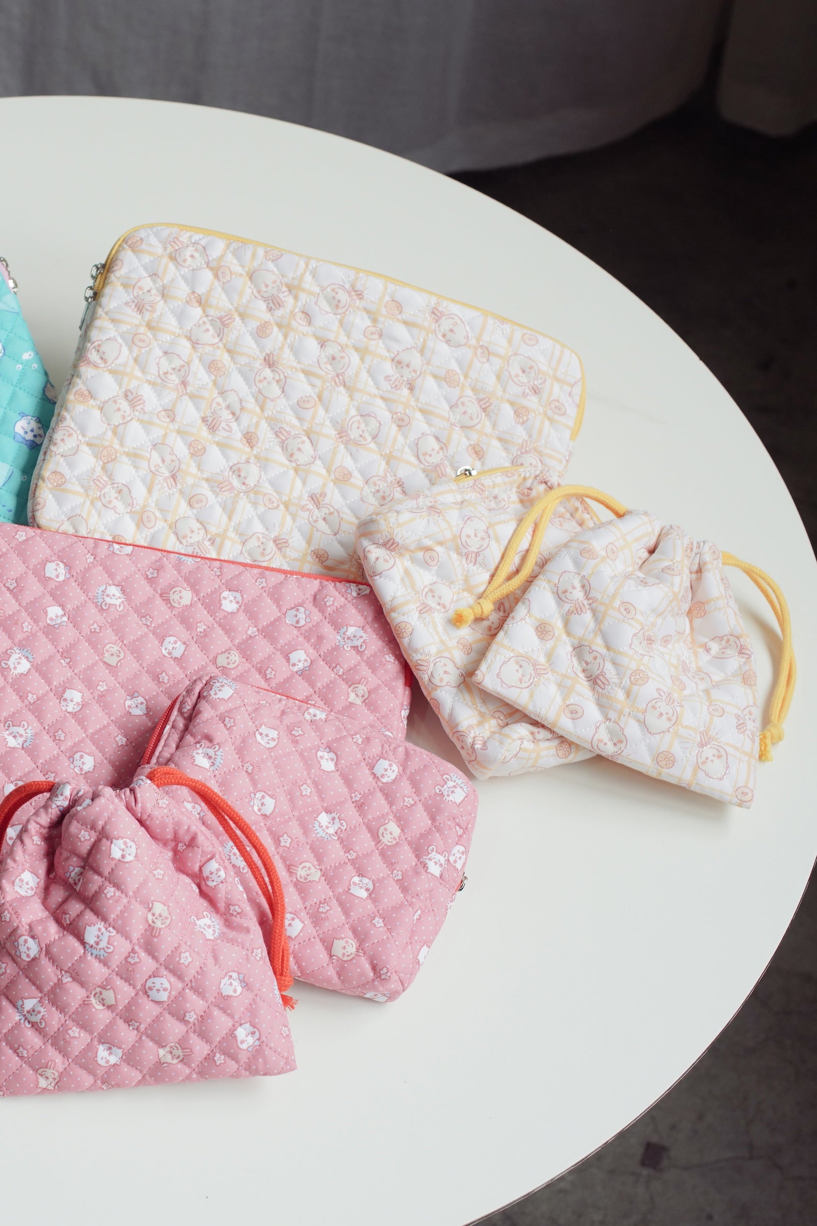 【2BUY10%OFF対象商品】ちいかわ ポーチ ドーナッツ イエロー