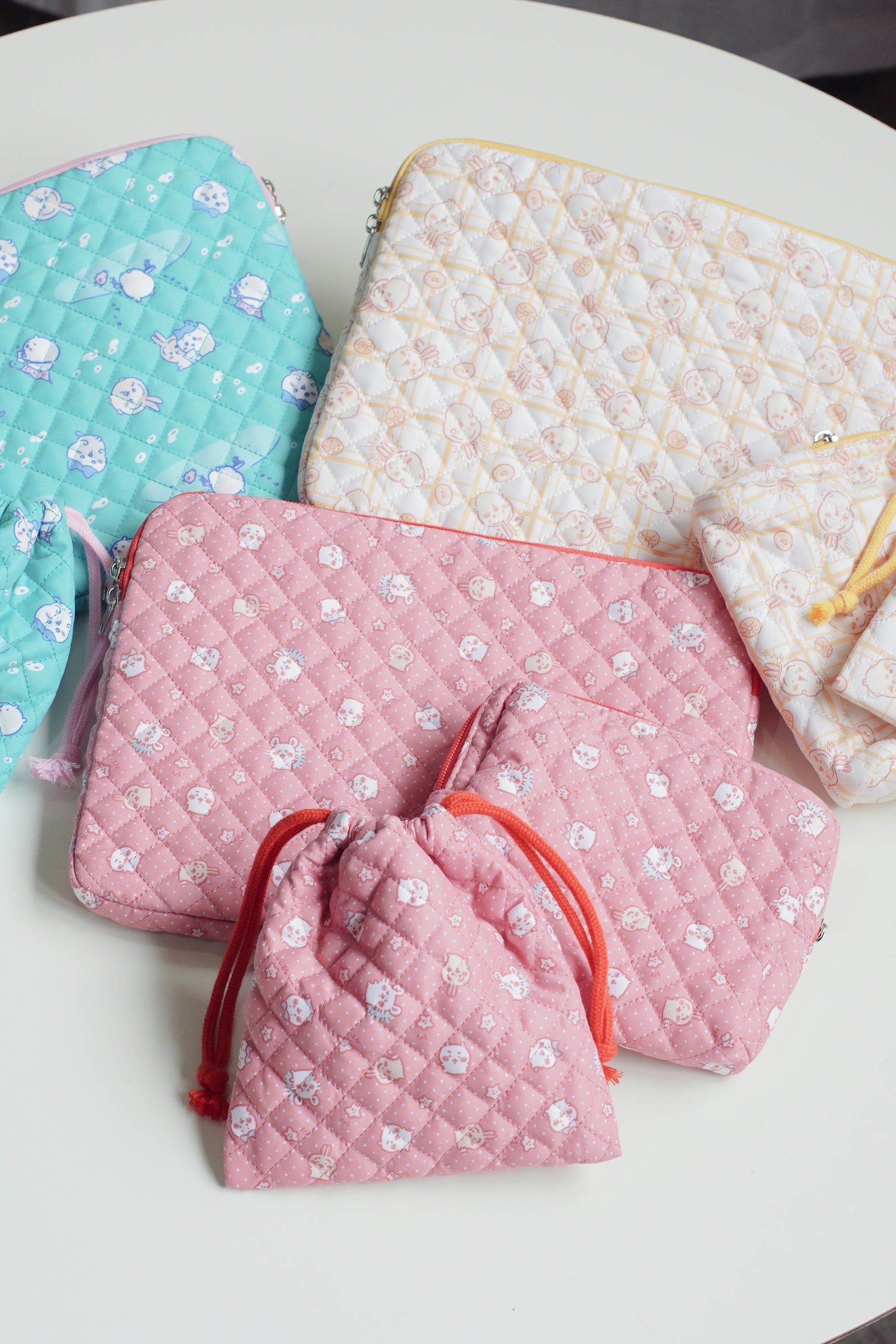 【2BUY10%OFF対象商品】ちいかわ ポーチ 小さいの レッド