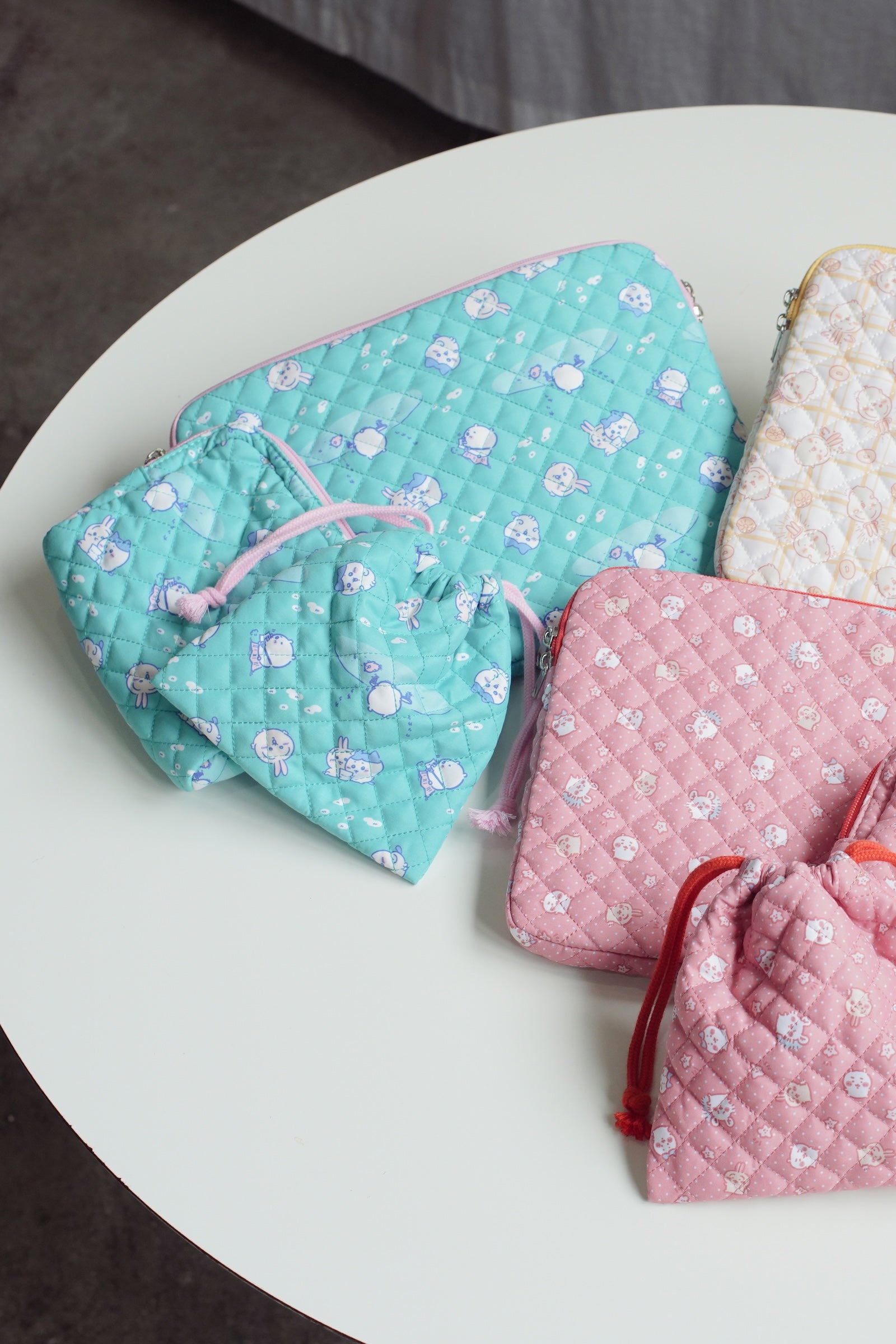 【2BUY10%OFF対象商品】ちいかわ マルチケース 試験勉強 グリーン