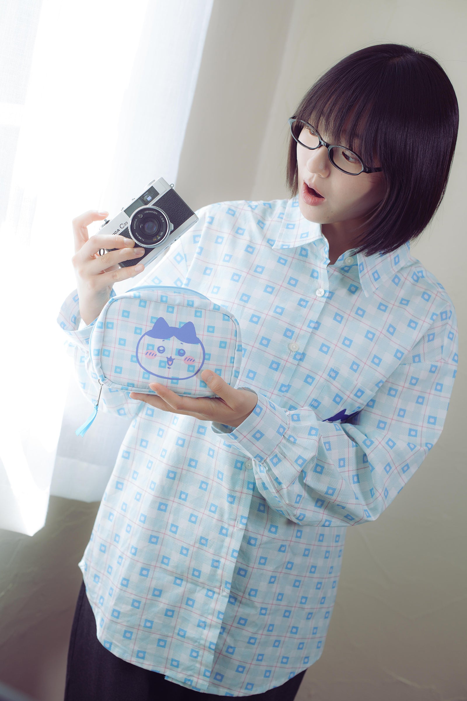 ちいかわ チェックシリーズ ポーチ ハチワレ ブルー