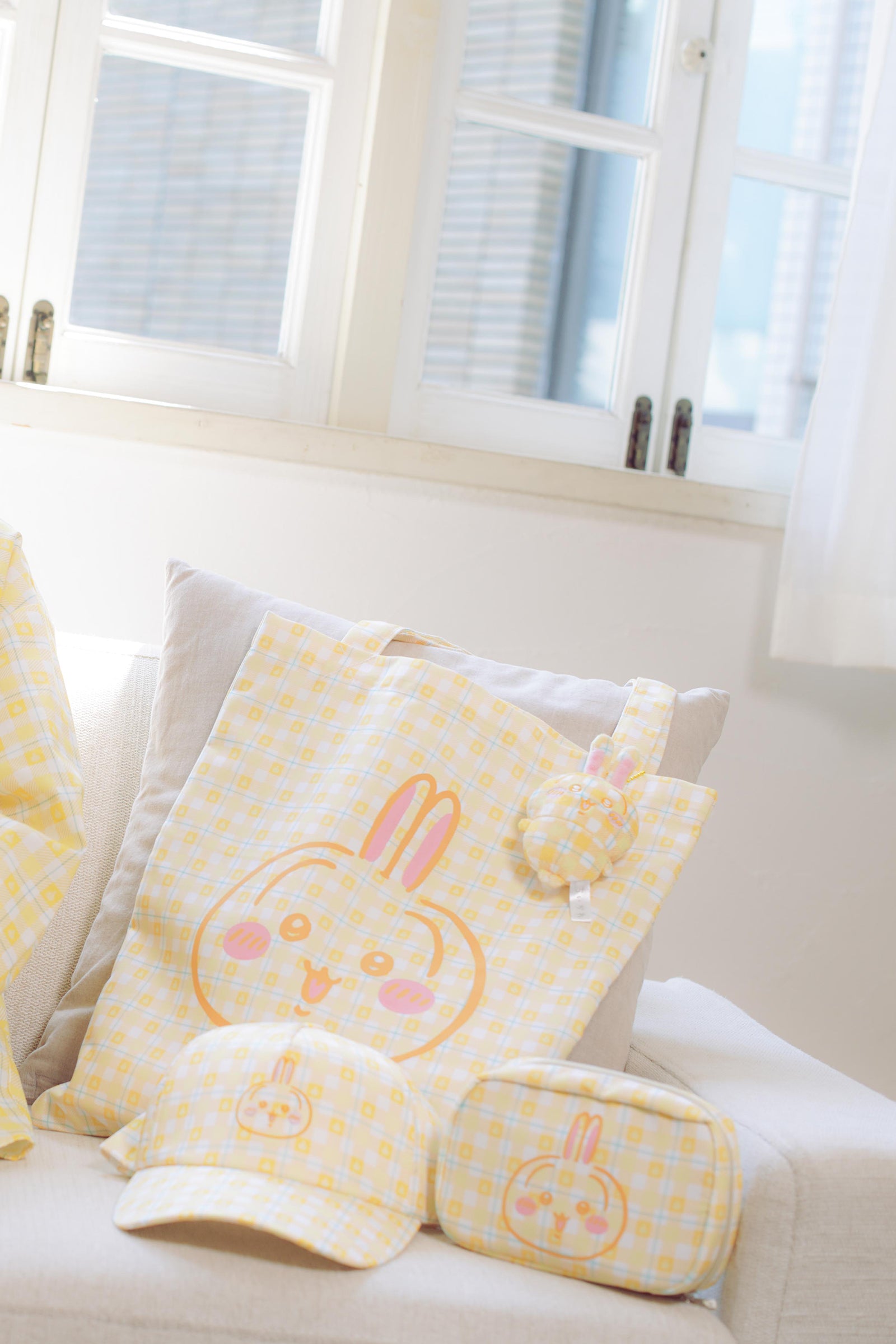 ちいかわ チェックシリーズ ポーチ うさぎ イエロー