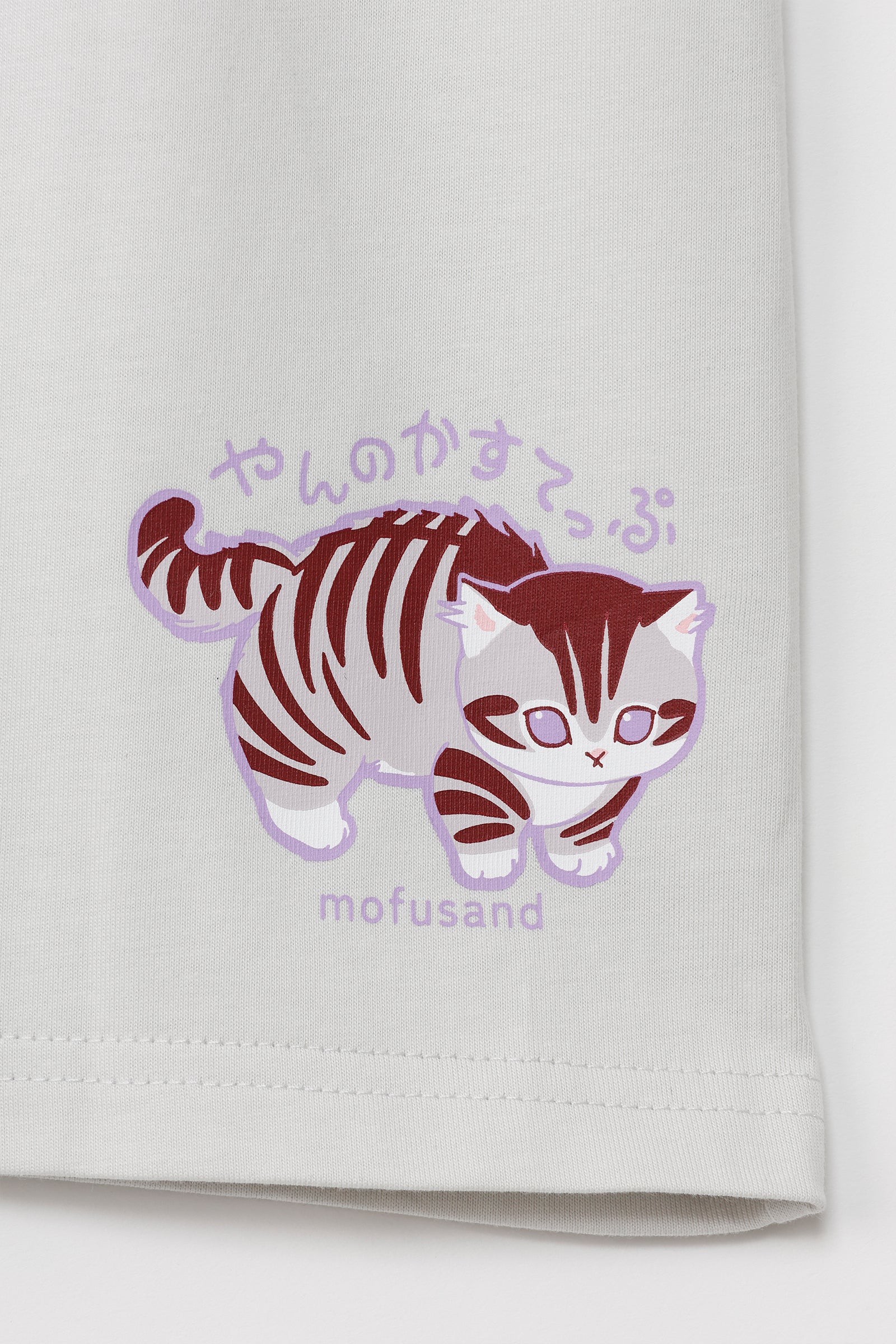 【2BUY10%OFF対象商品】mofusand Tシャツ なにもわるくにゃい 花瓶だいすきにゃん グレー