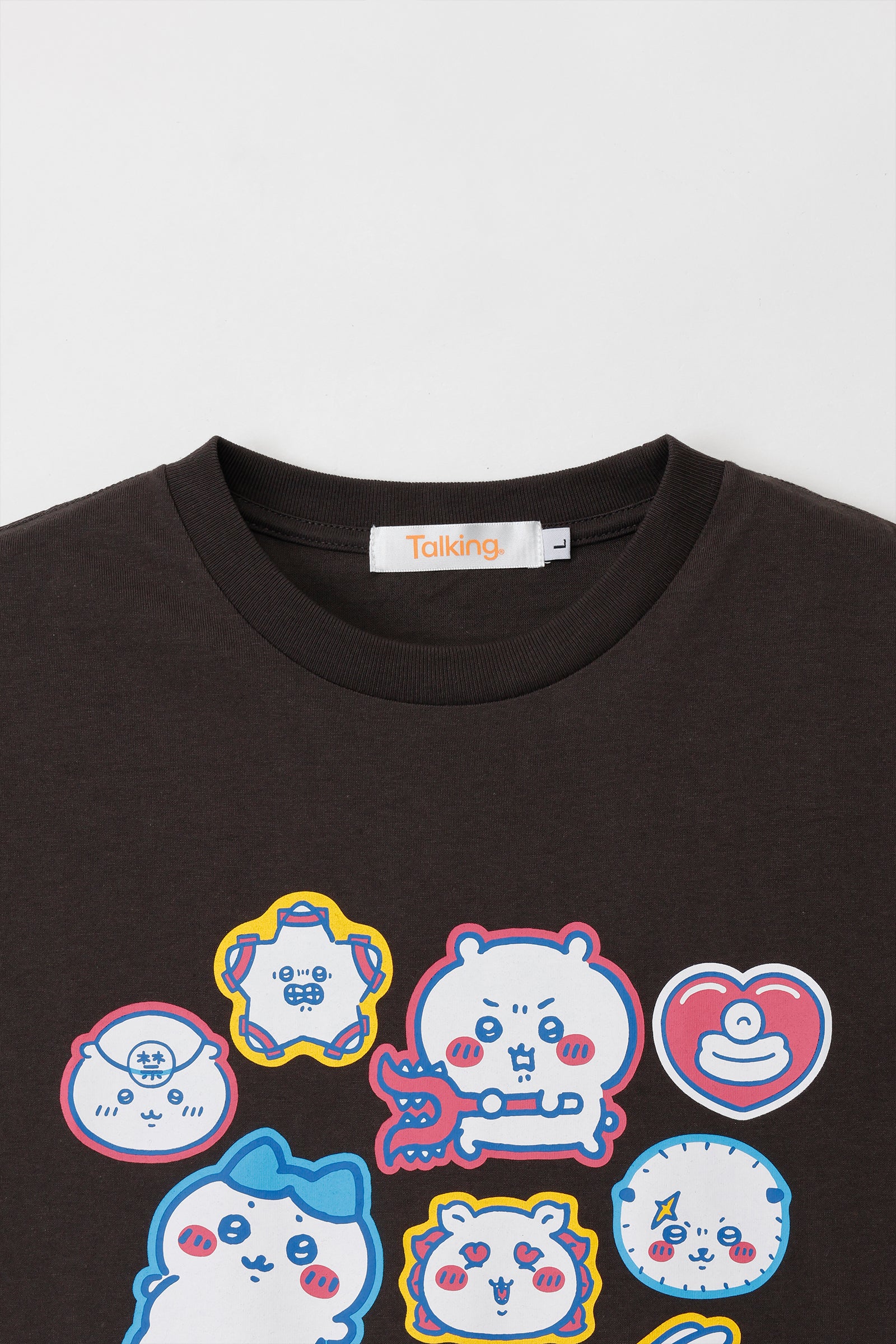 ちいかわ パックTシャツ おしりズリズリ/ステッカー ホワイト/スミ