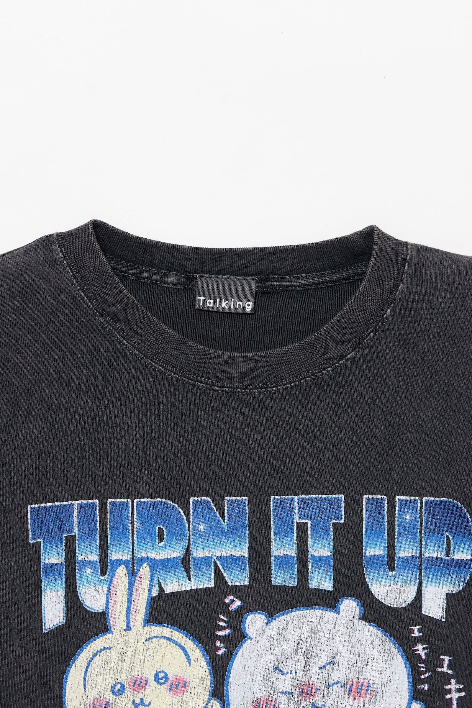 【7月中旬以降お届け】ちいかわ Tシャツ TURN IT UP スミ