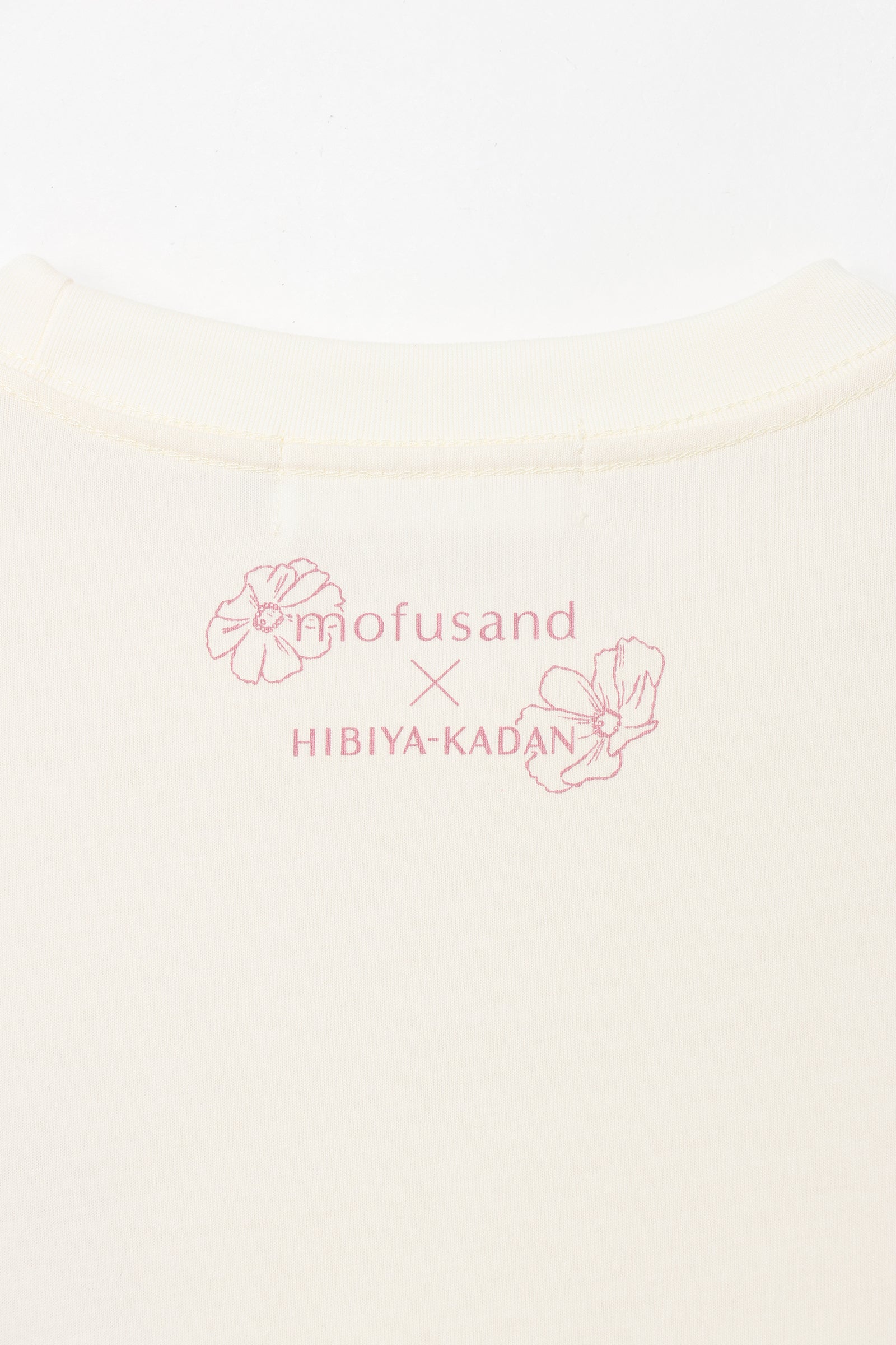 mofusand×日比谷花壇 Tシャツ コスモス オフホワイト