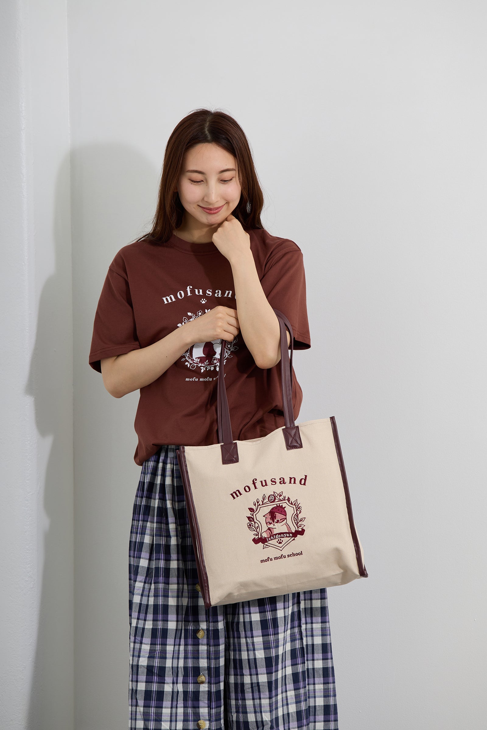 【2BUY10%OFF対象商品】mofusand トートバッグ カレッジ風いちごにゃん ローズブラウン