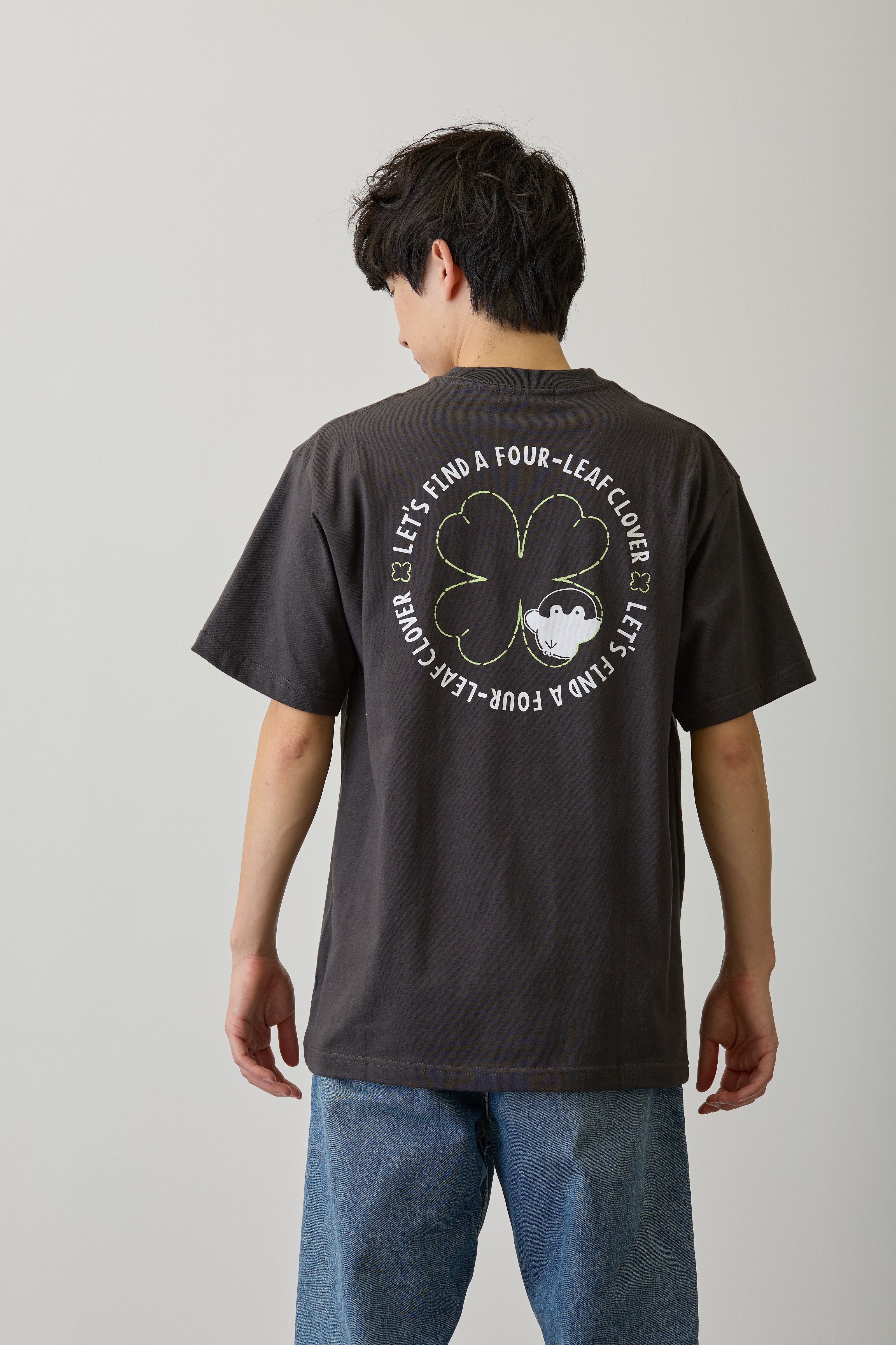 コウペンちゃん Tシャツ クローバー探し スミ