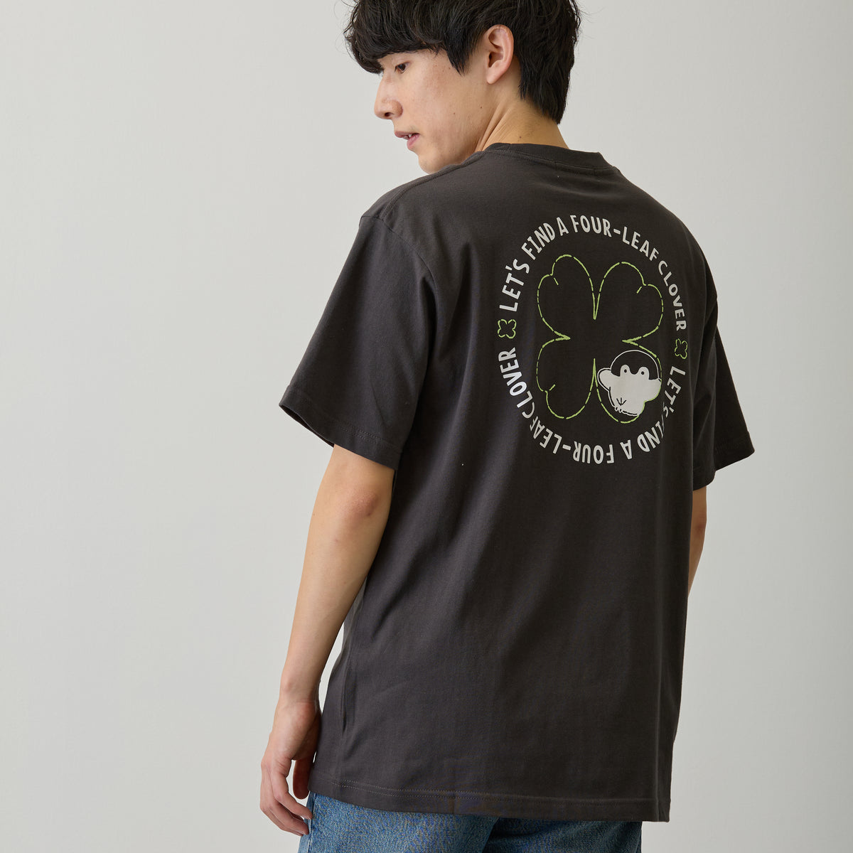 コウペンちゃん Tシャツ クローバー探し スミ