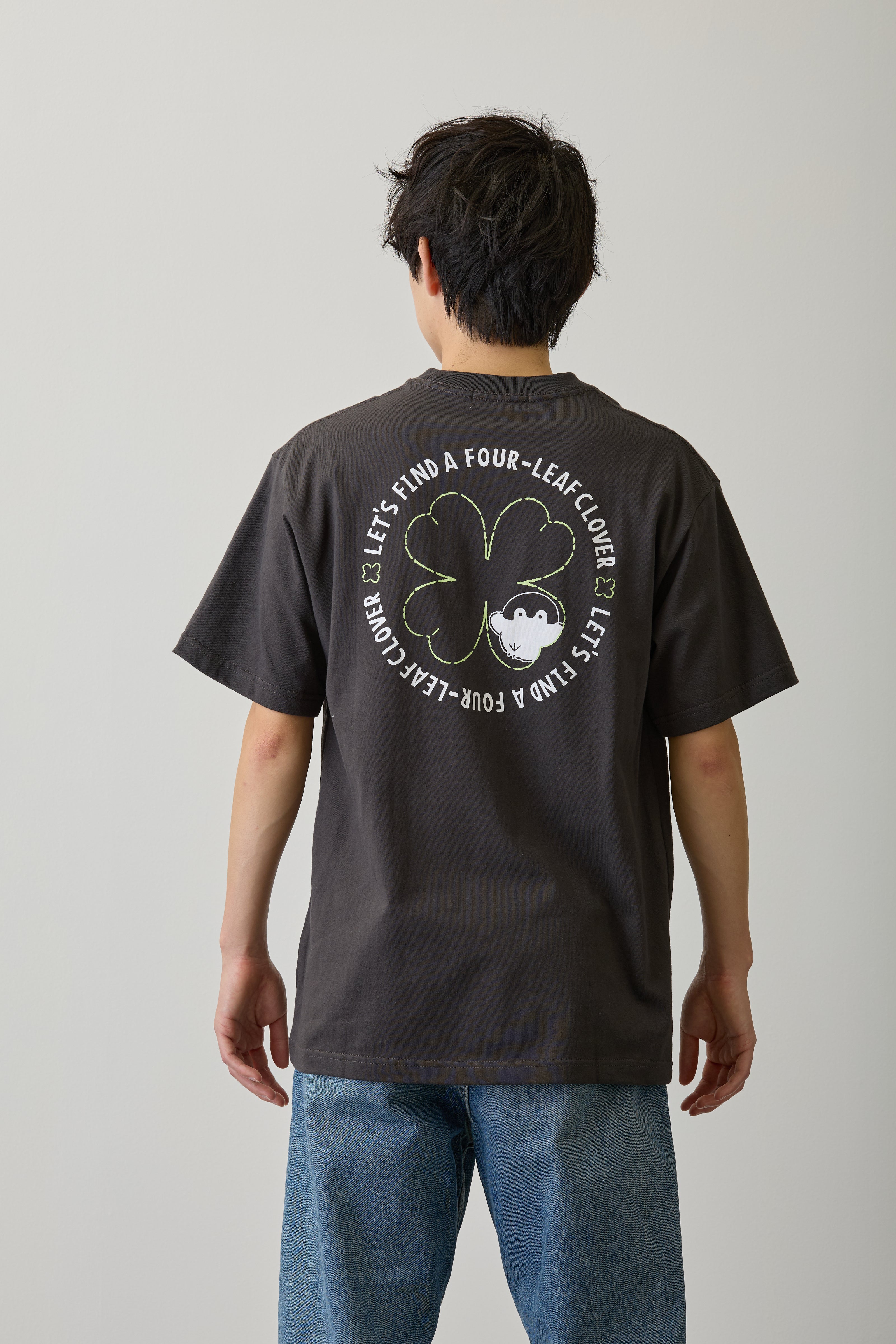 コウペンちゃん Tシャツ クローバー探し スミ
