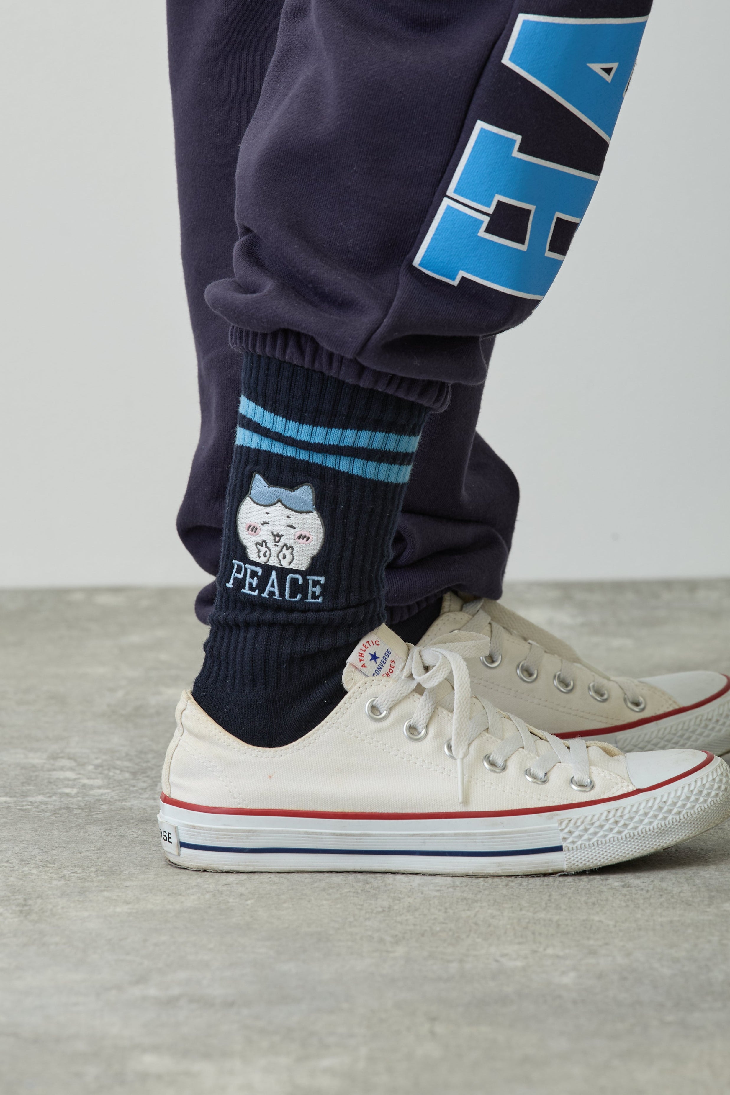 【2BUY10%OFF対象商品】ちいかわ ソックス ピース ハチワレ ネイビー 23-25cm