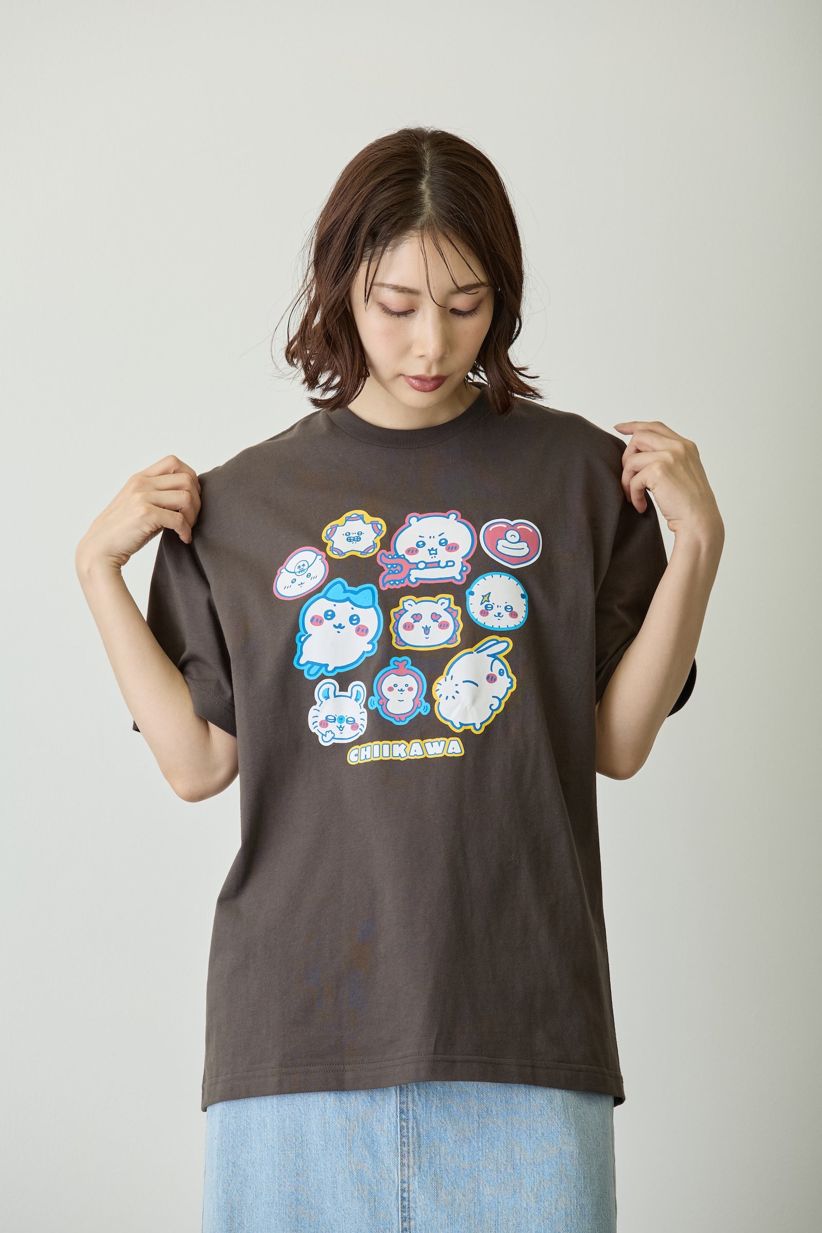 ちいかわ パックTシャツ おしりズリズリ/ステッカー ホワイト/スミ