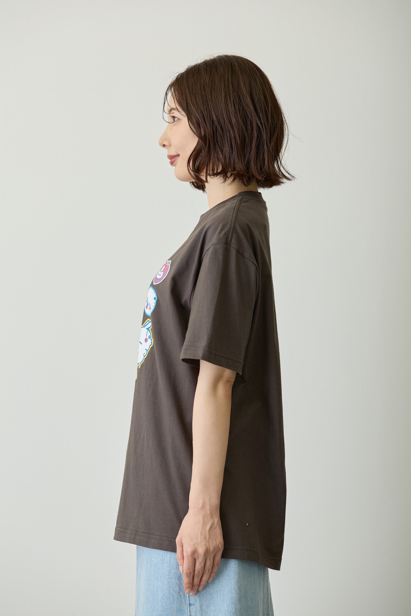 ちいかわ パックTシャツ おしりズリズリ/ステッカー ホワイト/スミ