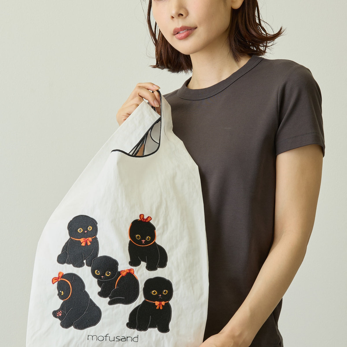 mofusand 刺繍エコバック 黒猫 ホワイトのページ