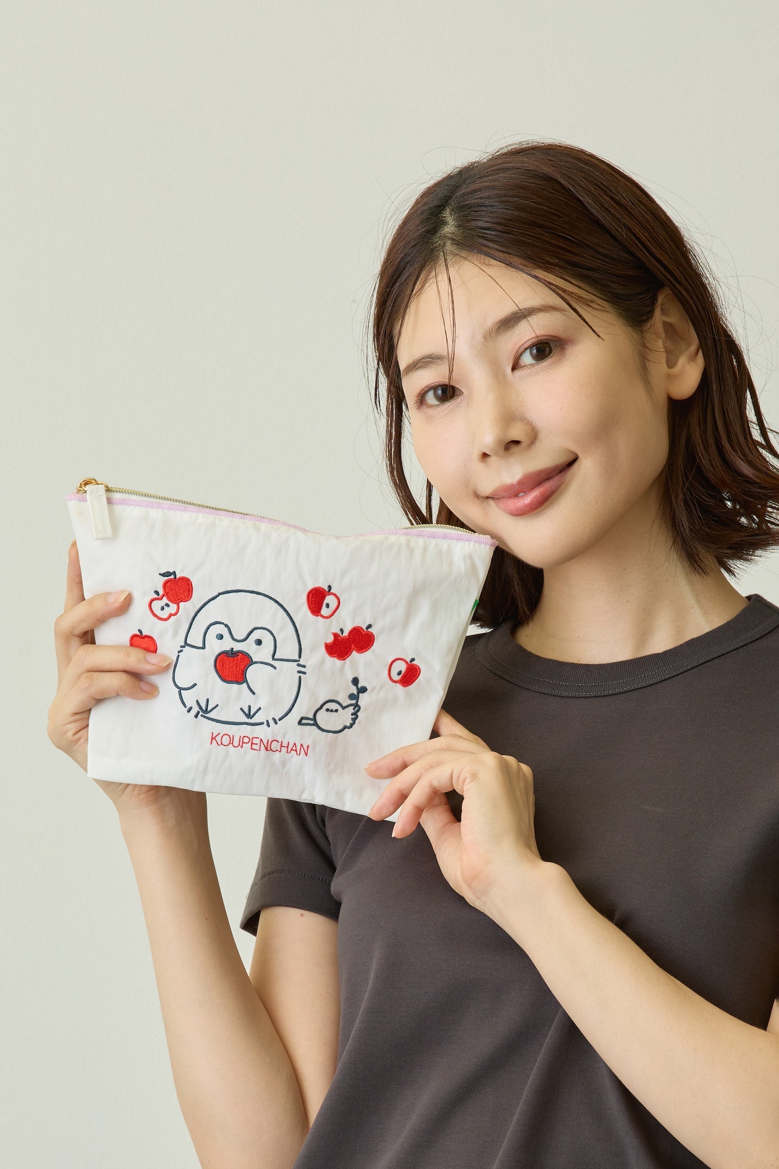 コウペンちゃん 刺繍ポーチ りんご ホワイトのページ