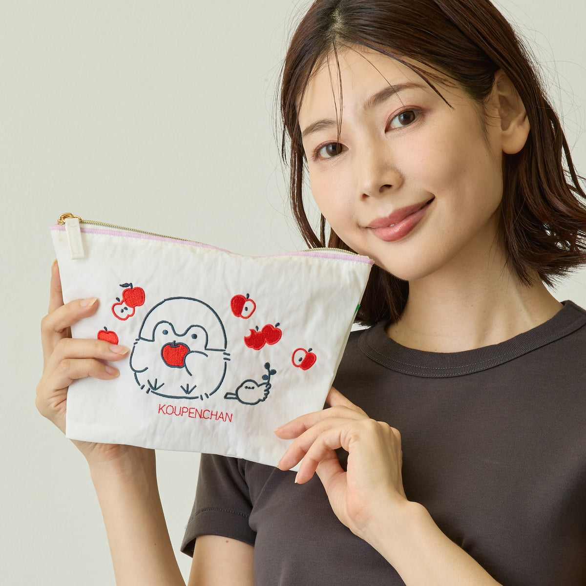 コウペンちゃん 刺繍ポーチ りんご ホワイトのページ
