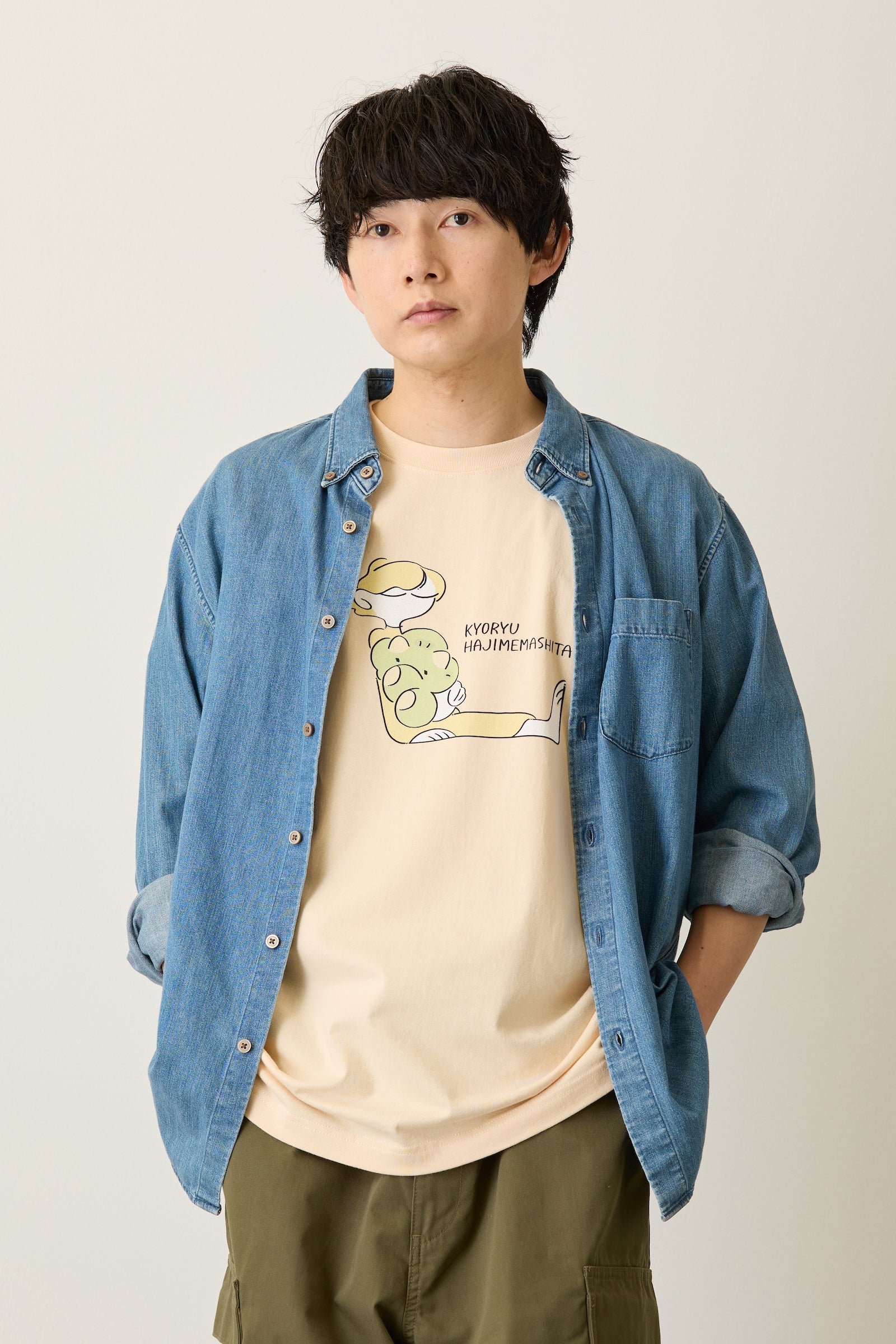 恐竜はじめました Tシャツ 恐竜のいる暮らし ナチュラル