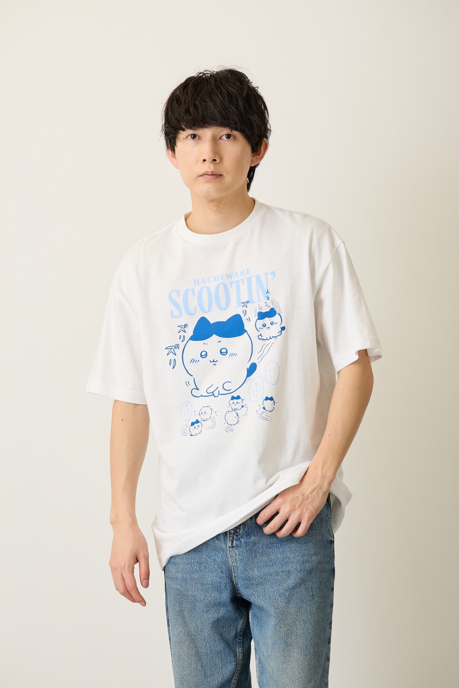 ちいかわ パックTシャツ おしりズリズリ/ステッカー ホワイト/スミ