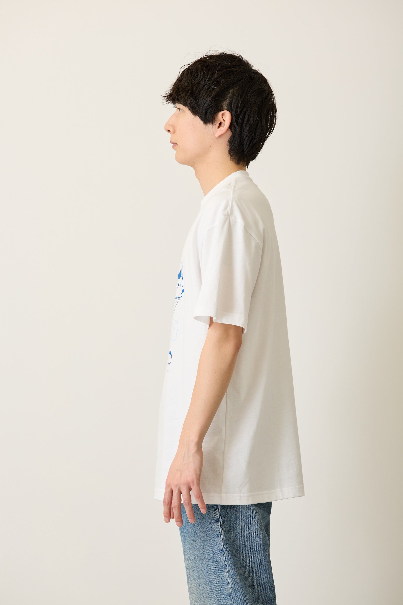 ちいかわ パックTシャツ おしりズリズリ/ステッカー ホワイト/スミ