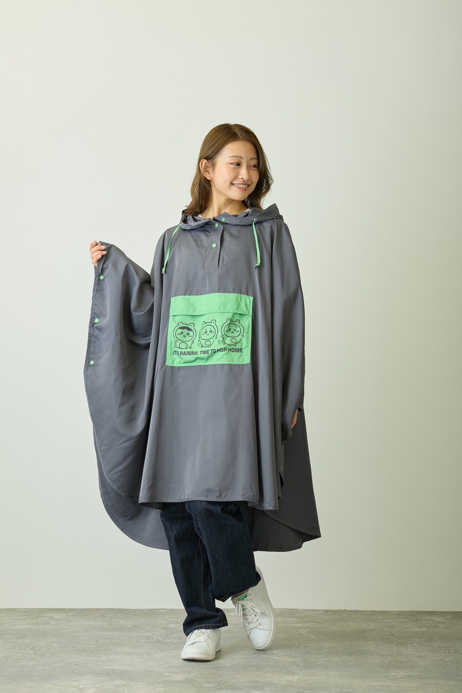 ちいかわ パッカブルレインポンチョ カエル みんな チャコール ユニ