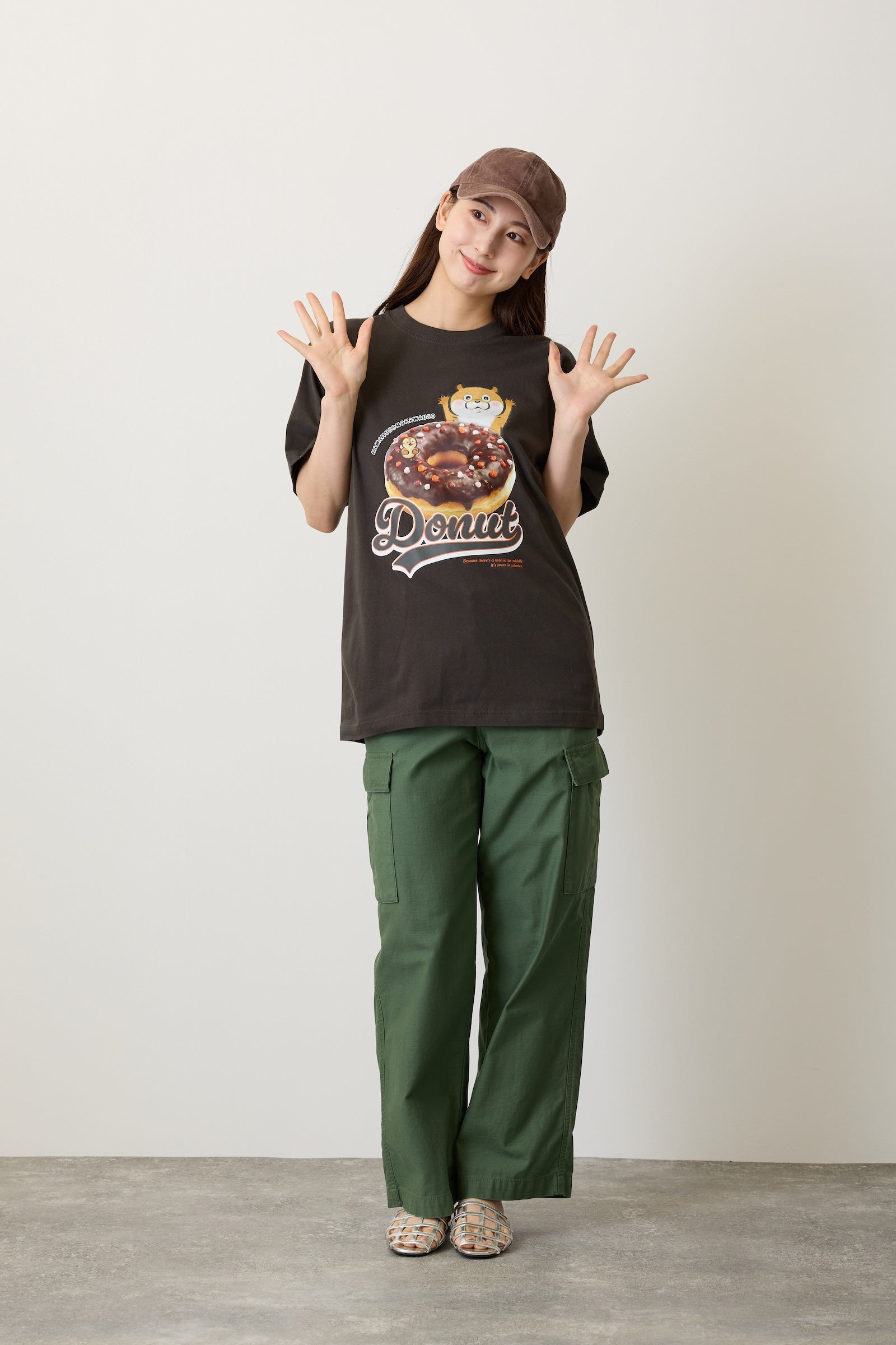 可愛い嘘のカワウソ Tシャツ ドーナツ スミ