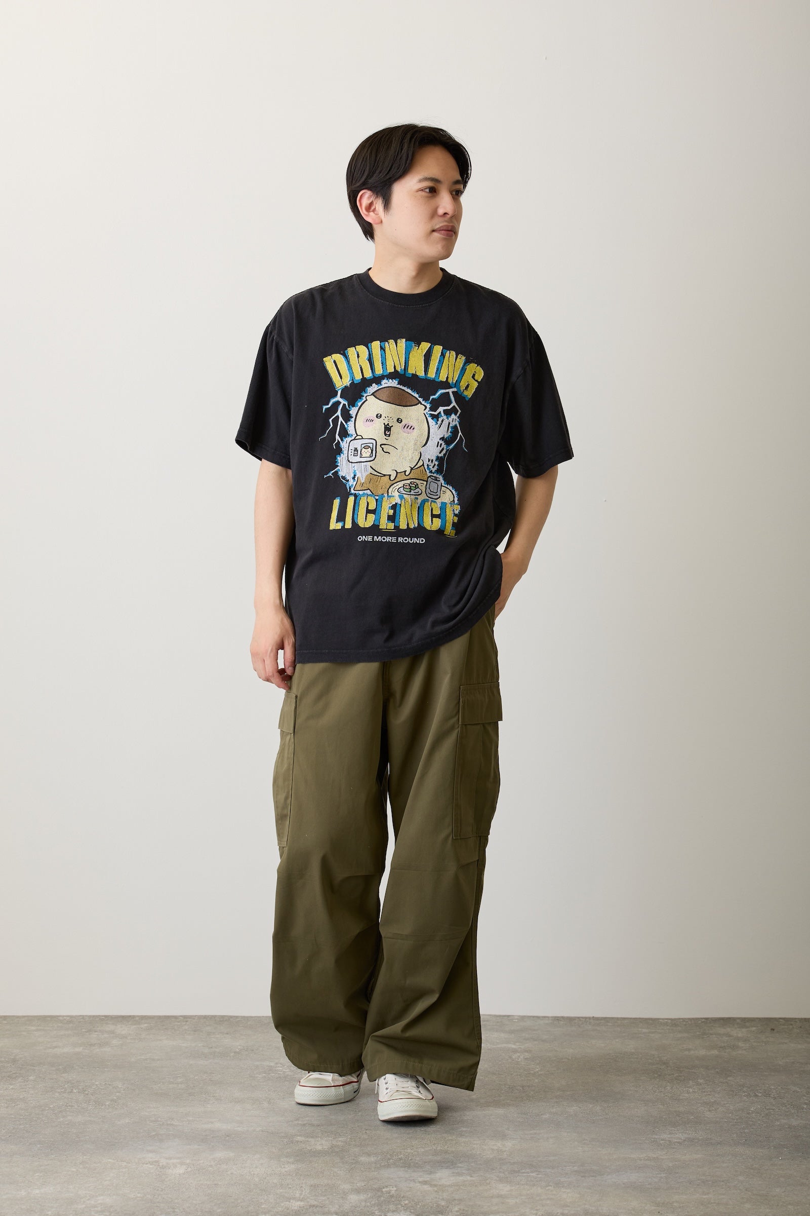 【7月中旬以降お届け】ちいかわ Tシャツ DRINKING LICENCE ブラック
