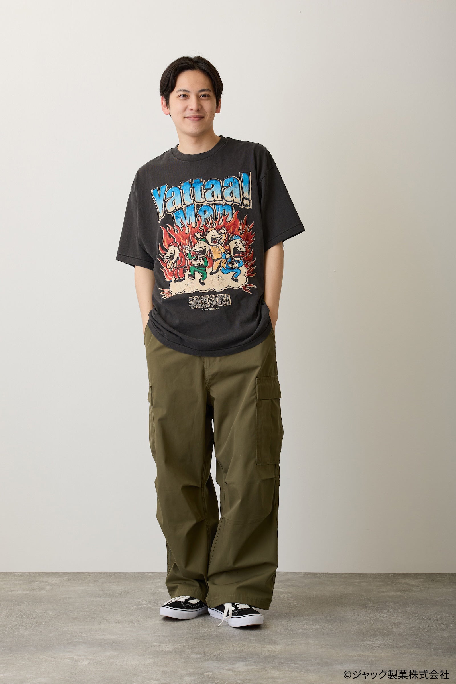 【7月中旬以降お届け】ヤッター！めん Tシャツ 駄菓子ロック ブラック