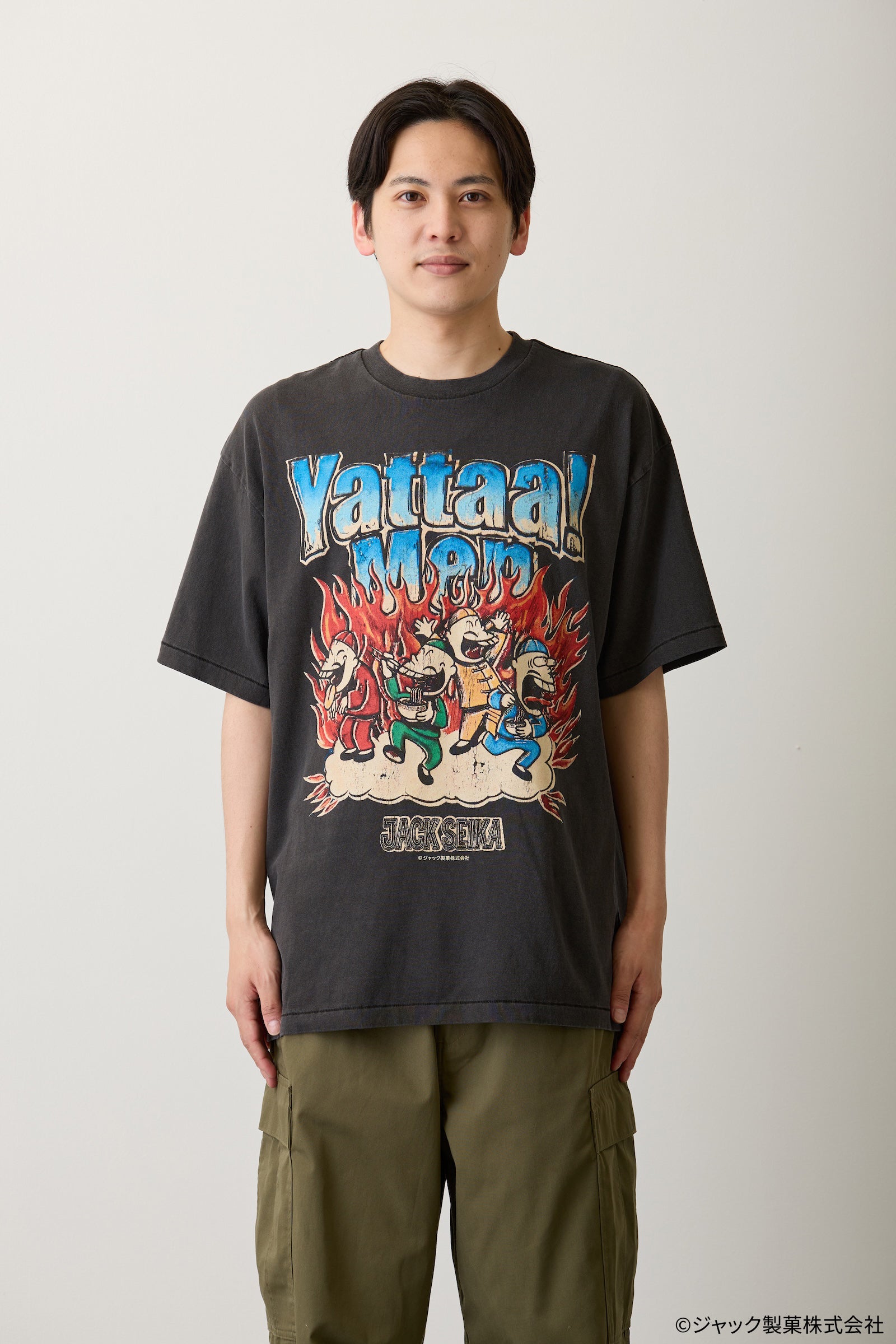 【7月中旬以降お届け】ヤッター！めん Tシャツ 駄菓子ロック ブラック