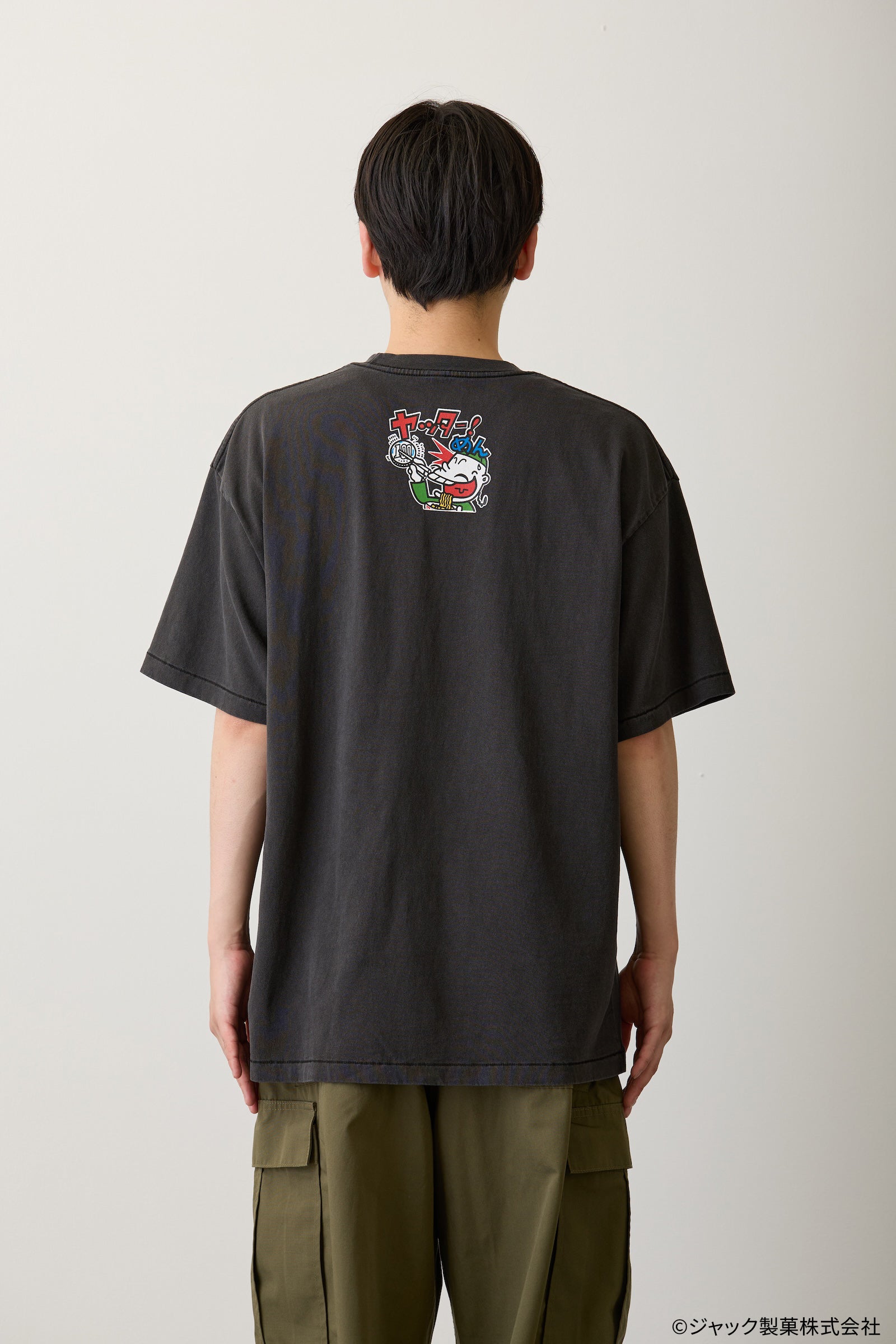 【7月中旬以降お届け】ヤッター！めん Tシャツ 駄菓子ロック ブラック
