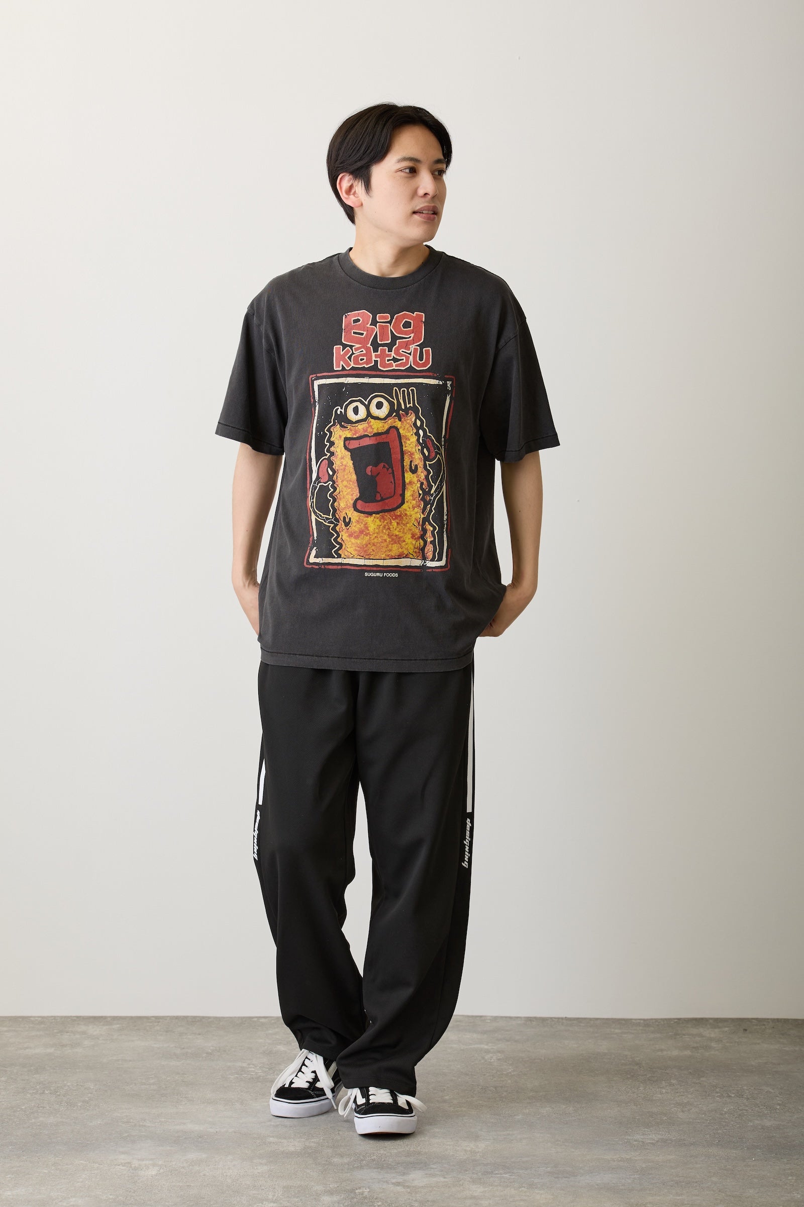 【7月中旬以降お届け】ビッグカツ Tシャツ 駄菓子ロック ブラック